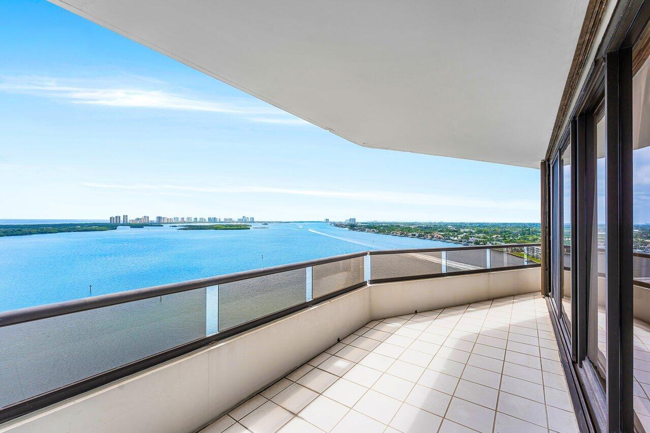 100 Lakeshore Drive 1557