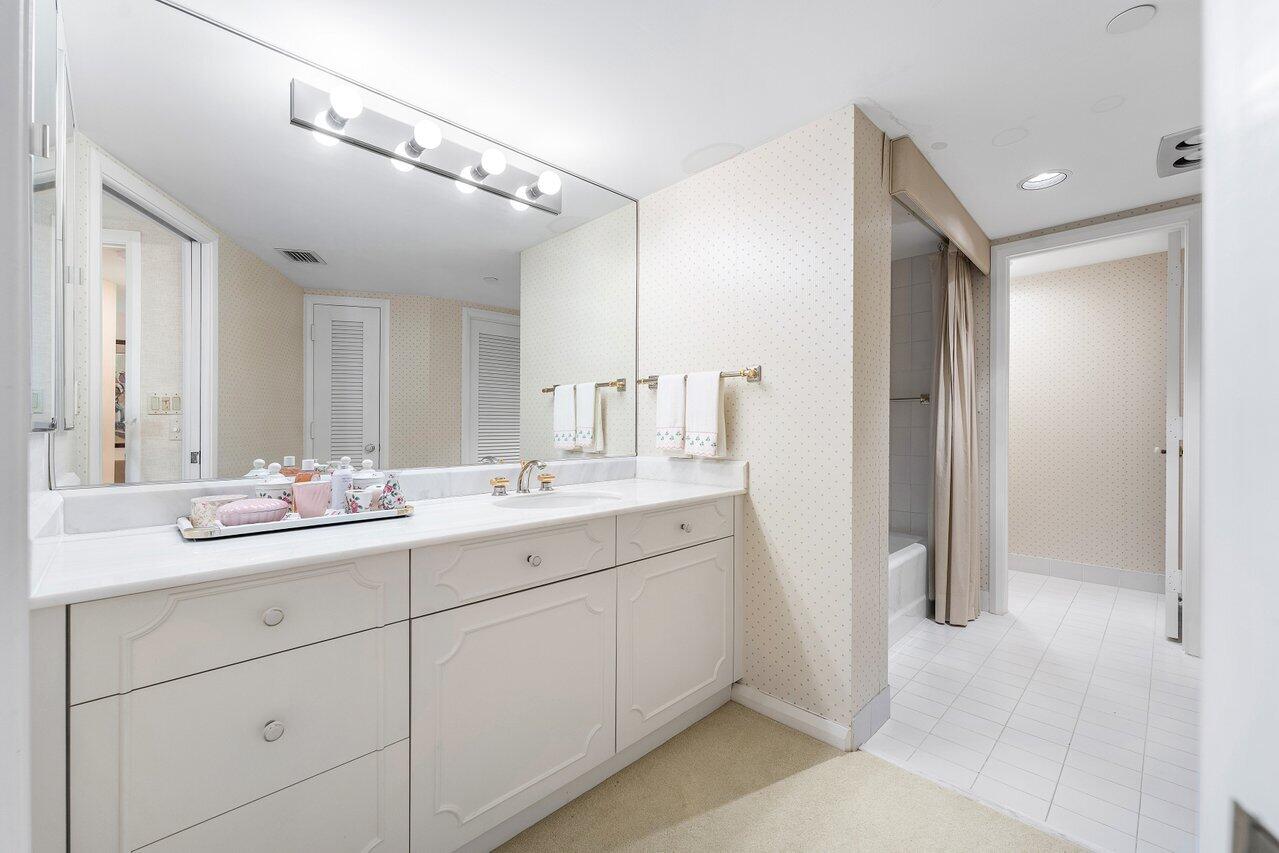 100 Lakeshore Drive 1557