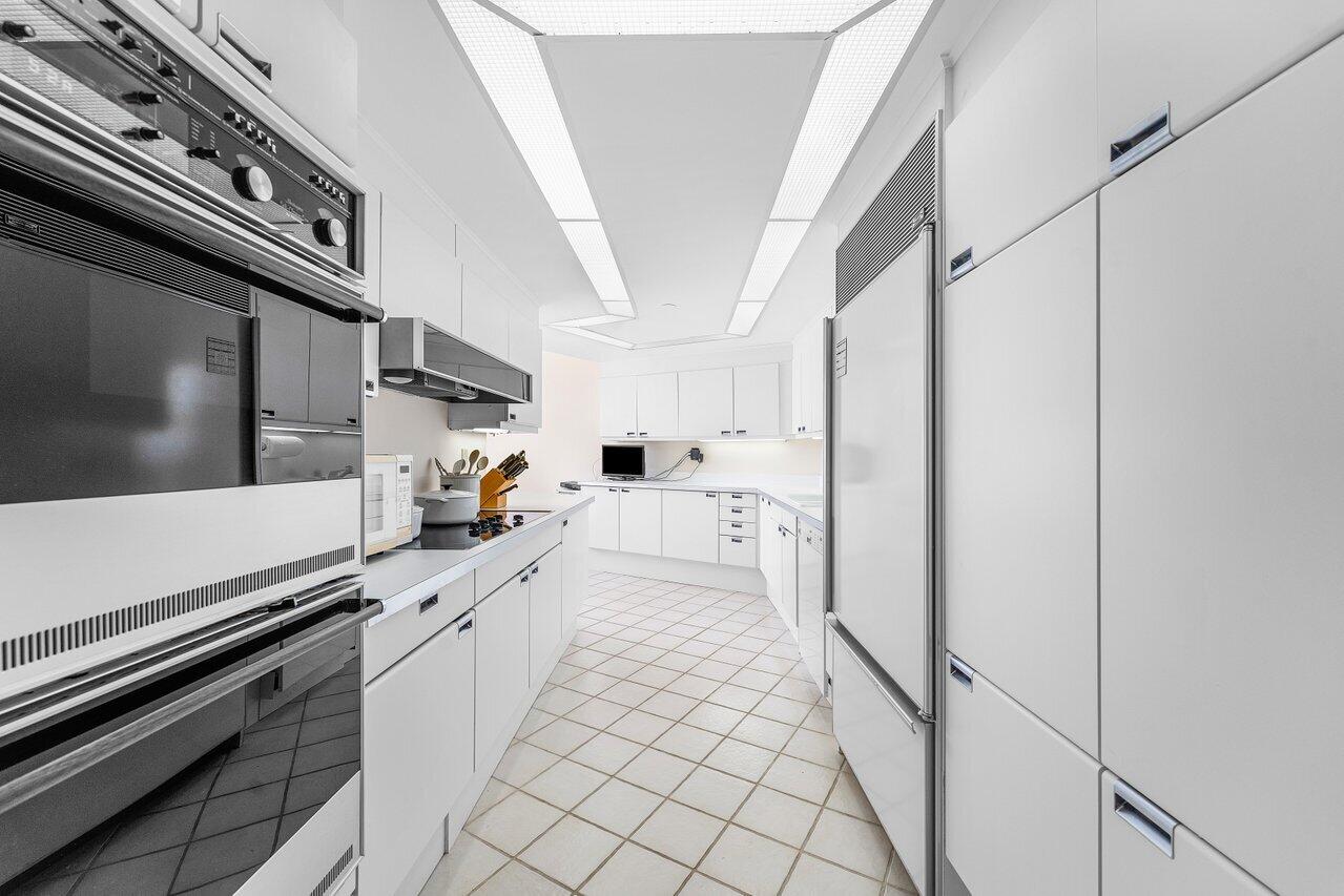 100 Lakeshore Drive 1557