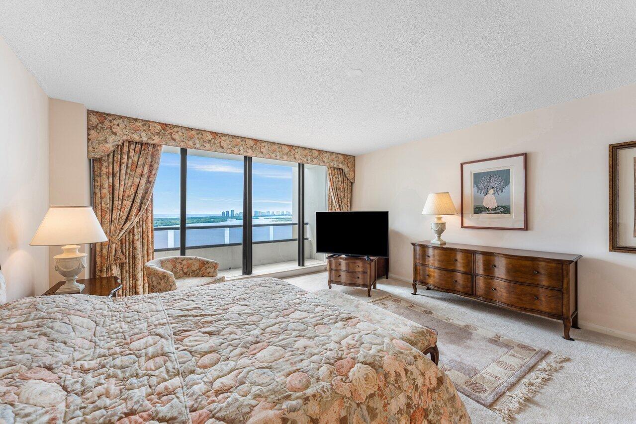 100 Lakeshore Drive 1557