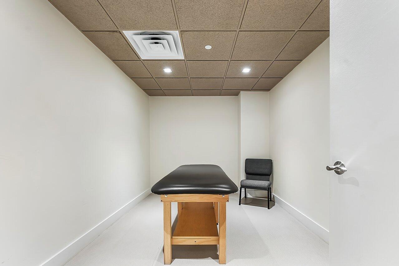 100 Lakeshore Drive 1557