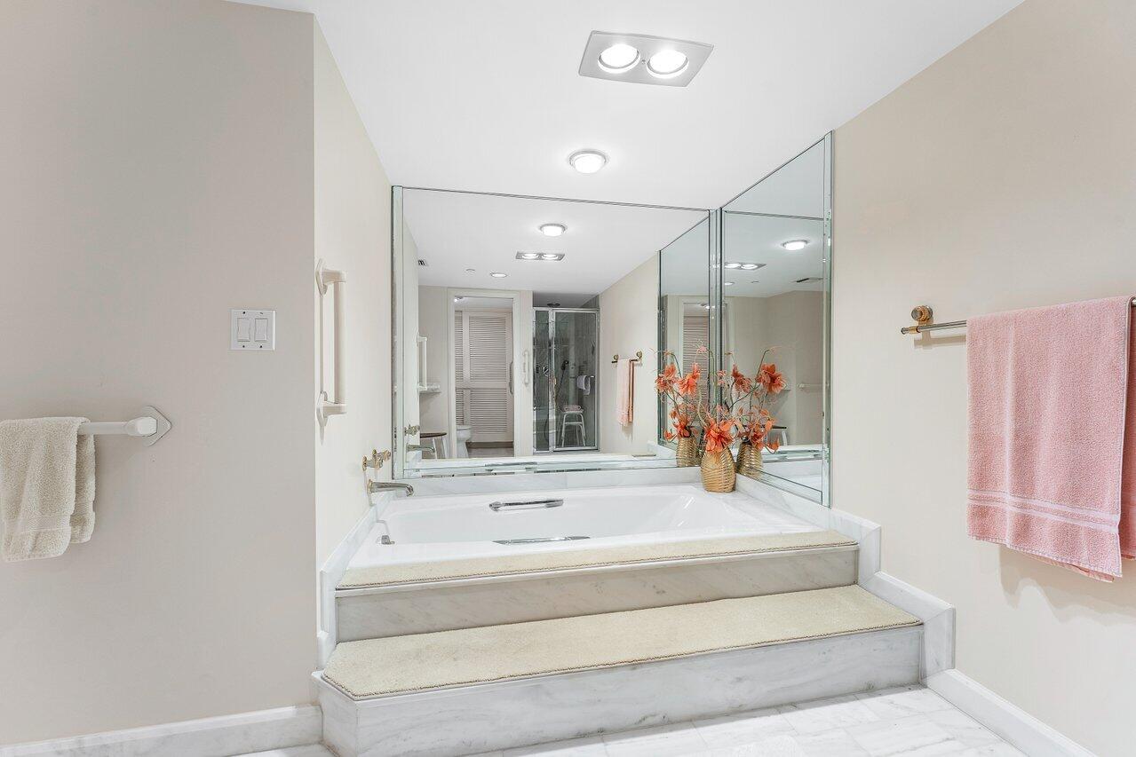 100 Lakeshore Drive 1557