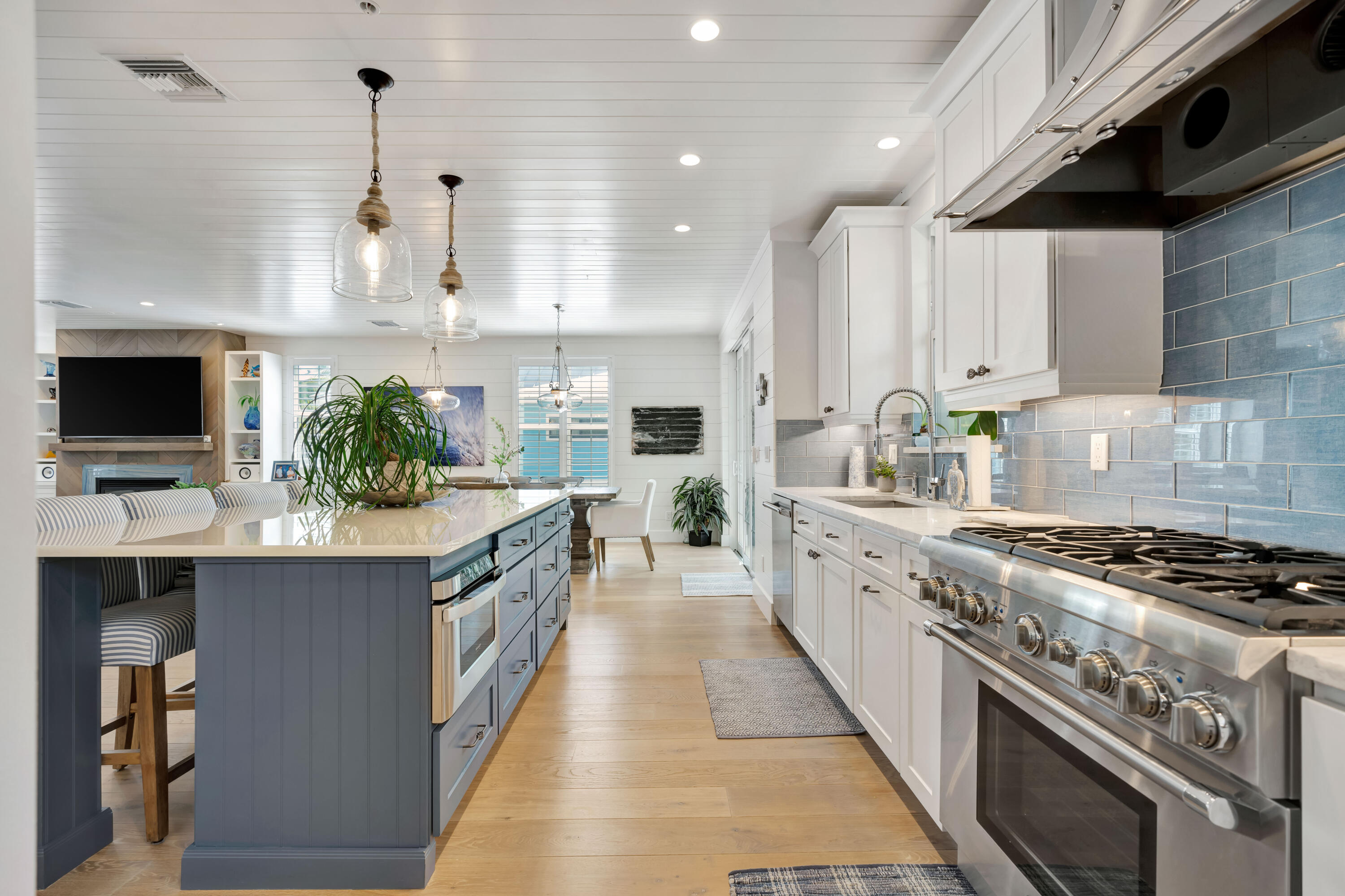 270 Mercury Road D