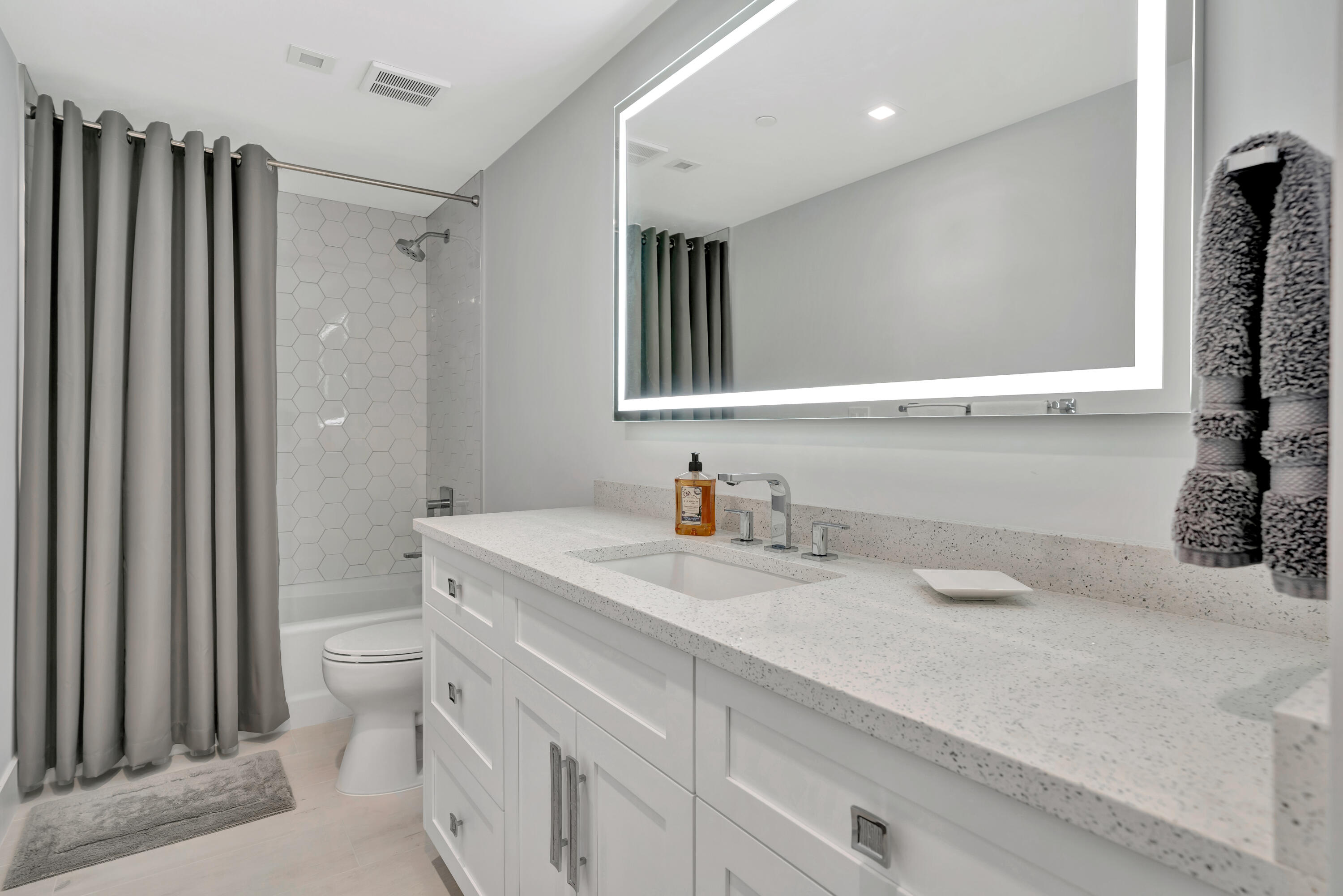 100 Lakeshore Drive 2153