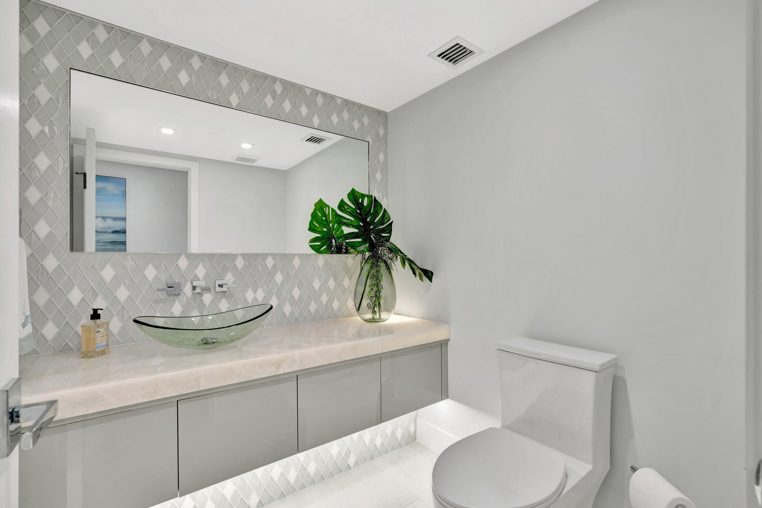 100 Lakeshore Drive 2153