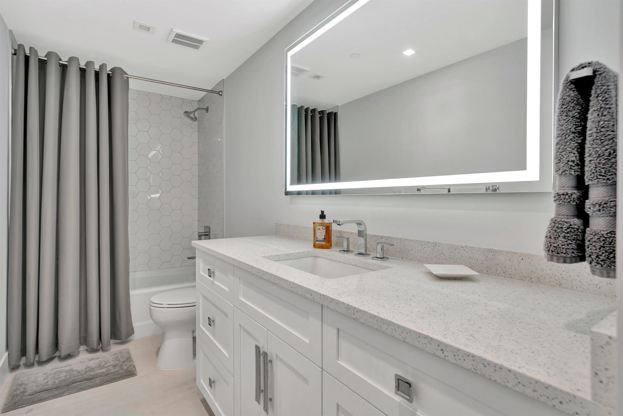 100 Lakeshore Drive 2153