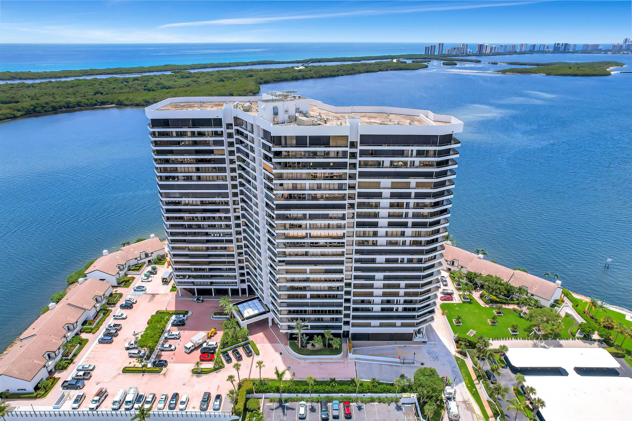 100 Lakeshore Drive 2153