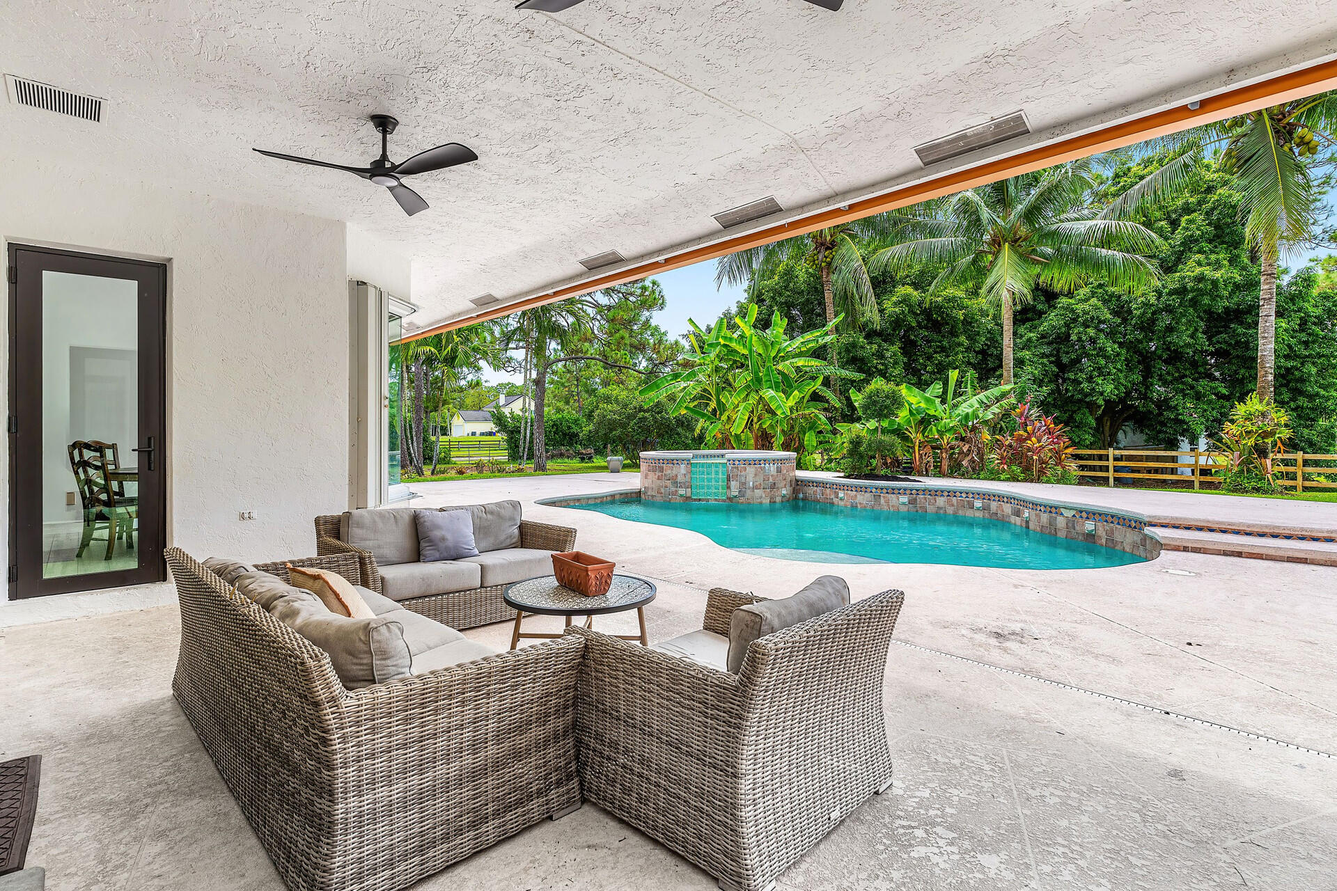 11516 Hawk Hollow