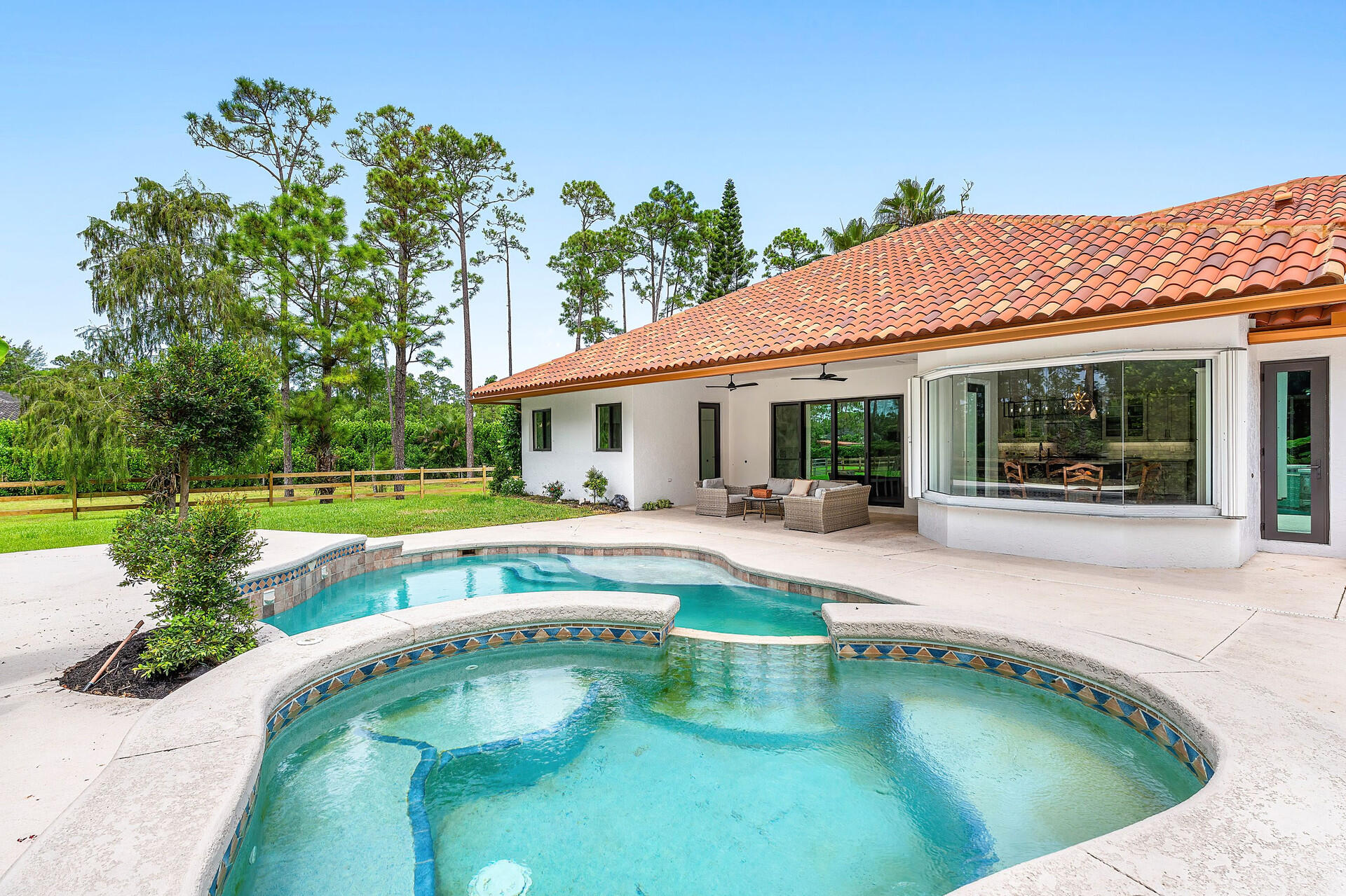 11516 Hawk Hollow