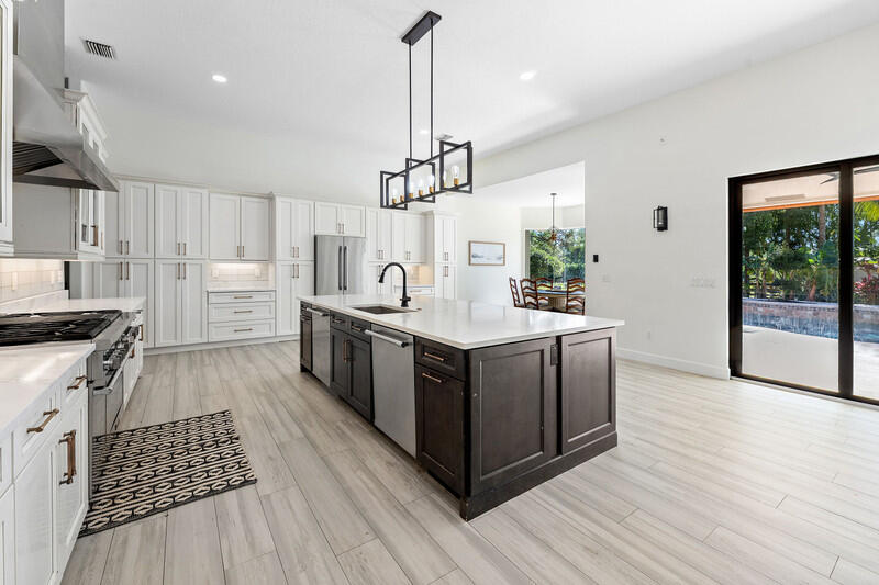 11516 Hawk Hollow