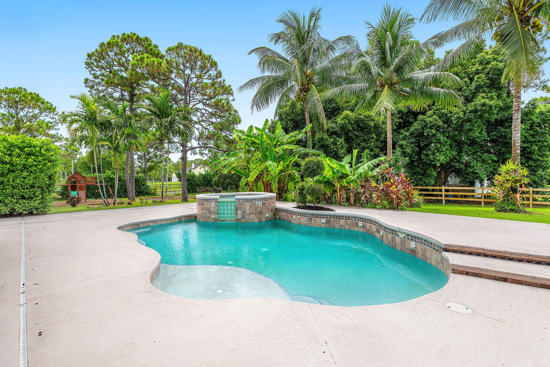 11516 Hawk Hollow