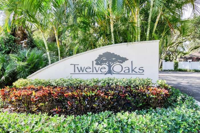 1660 Twelve Oaks Way 207