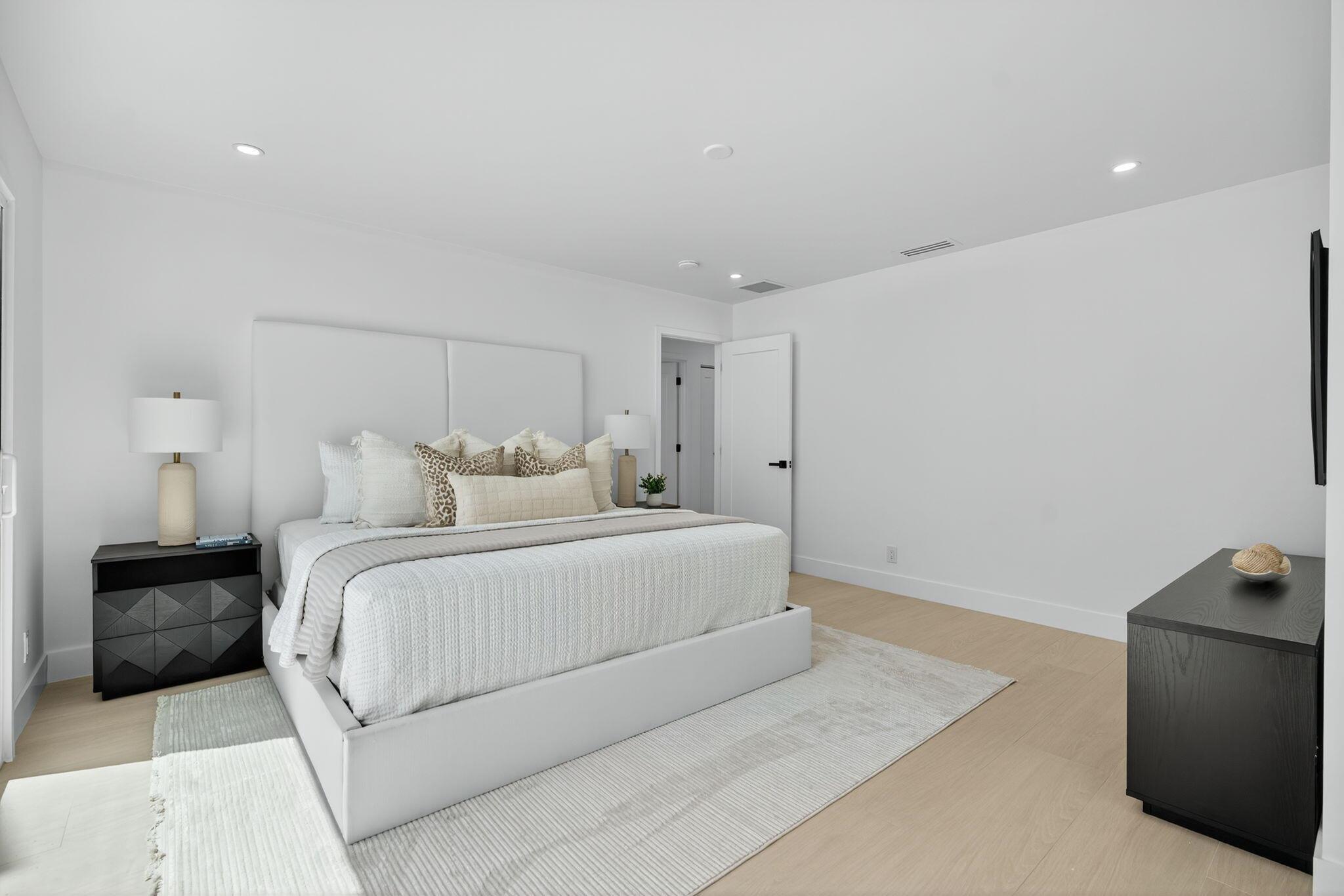 17060 Traverse Circle