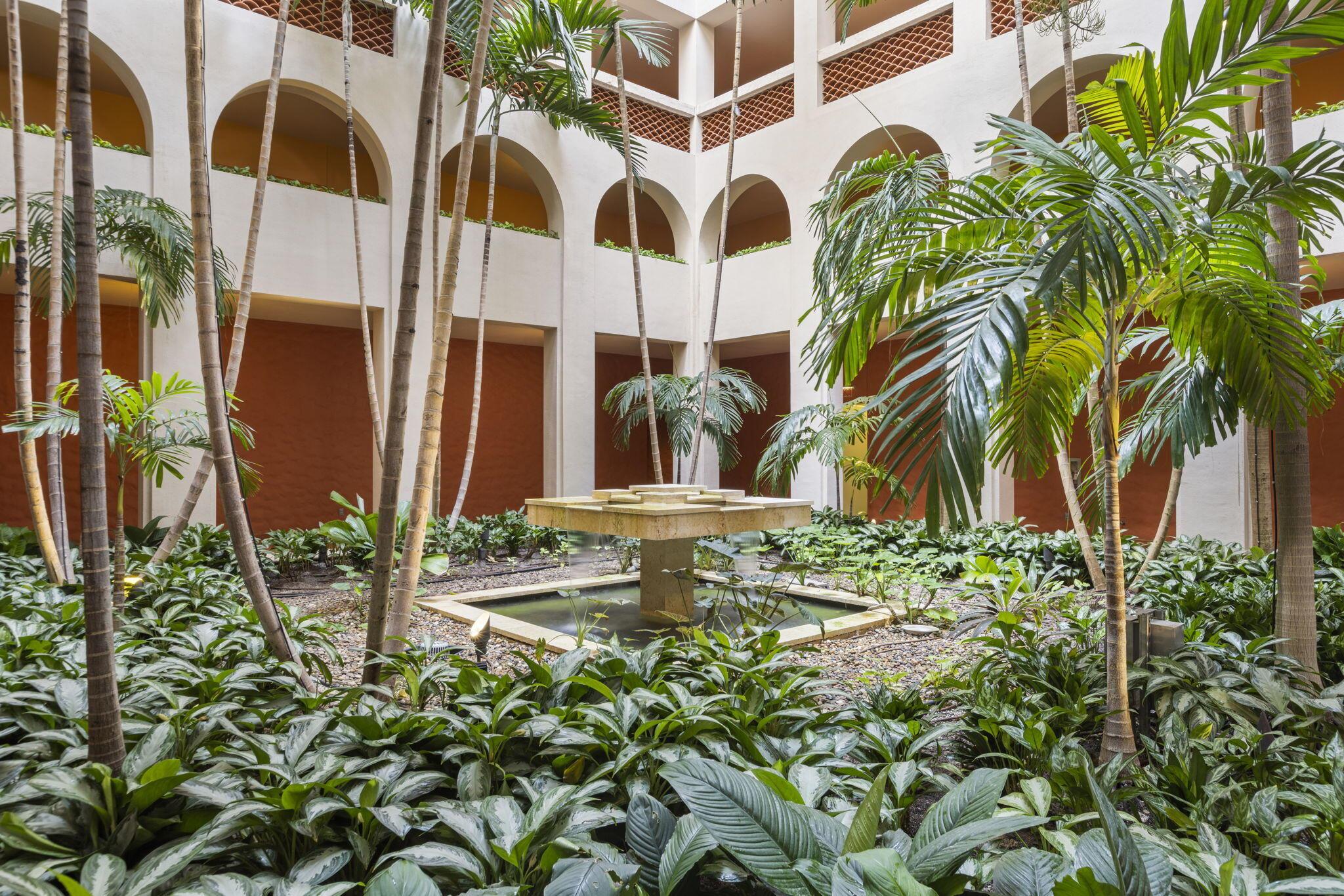 2 N Breakers Row N Ph4