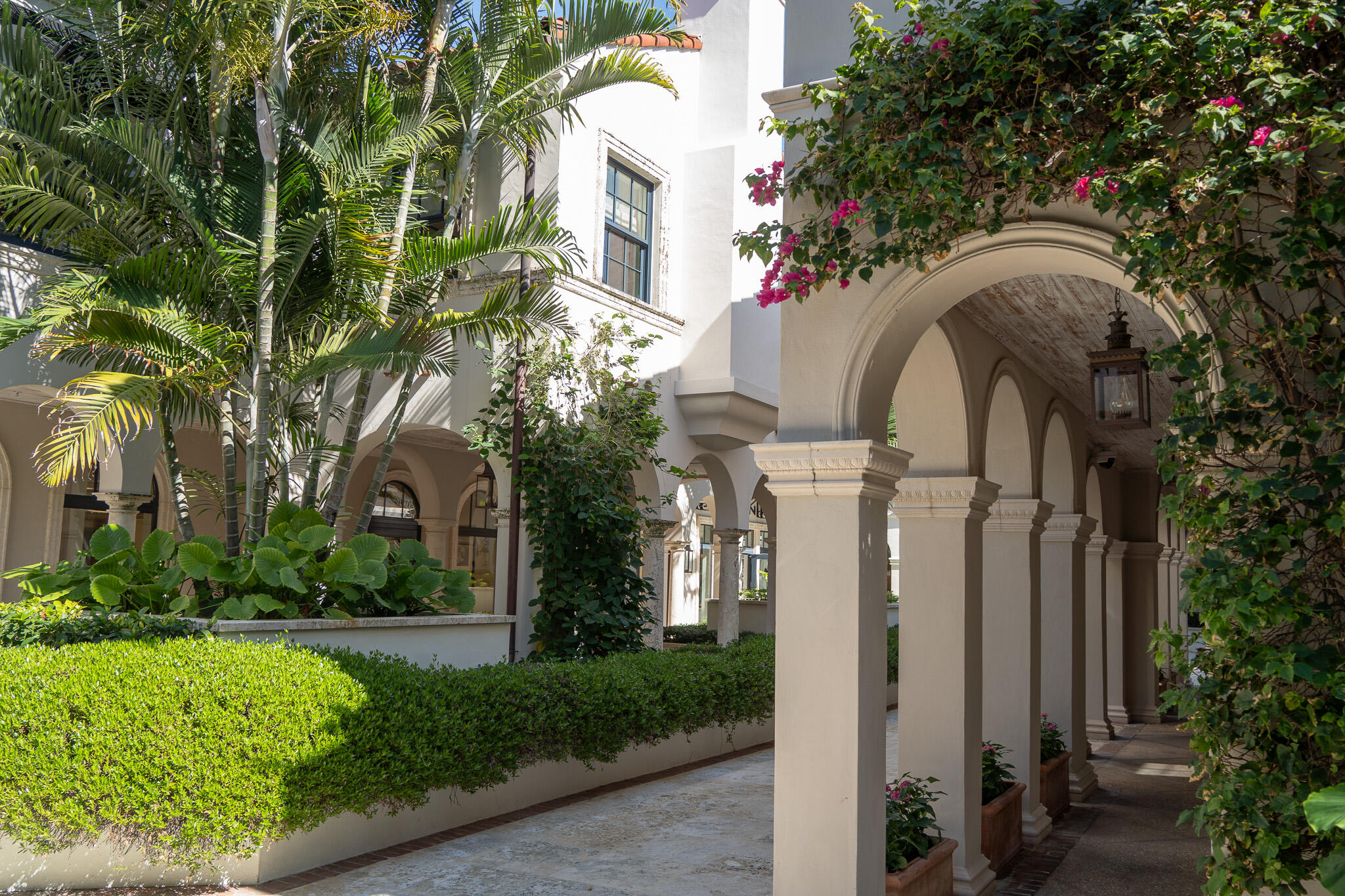 2 N Breakers Row N Ph4