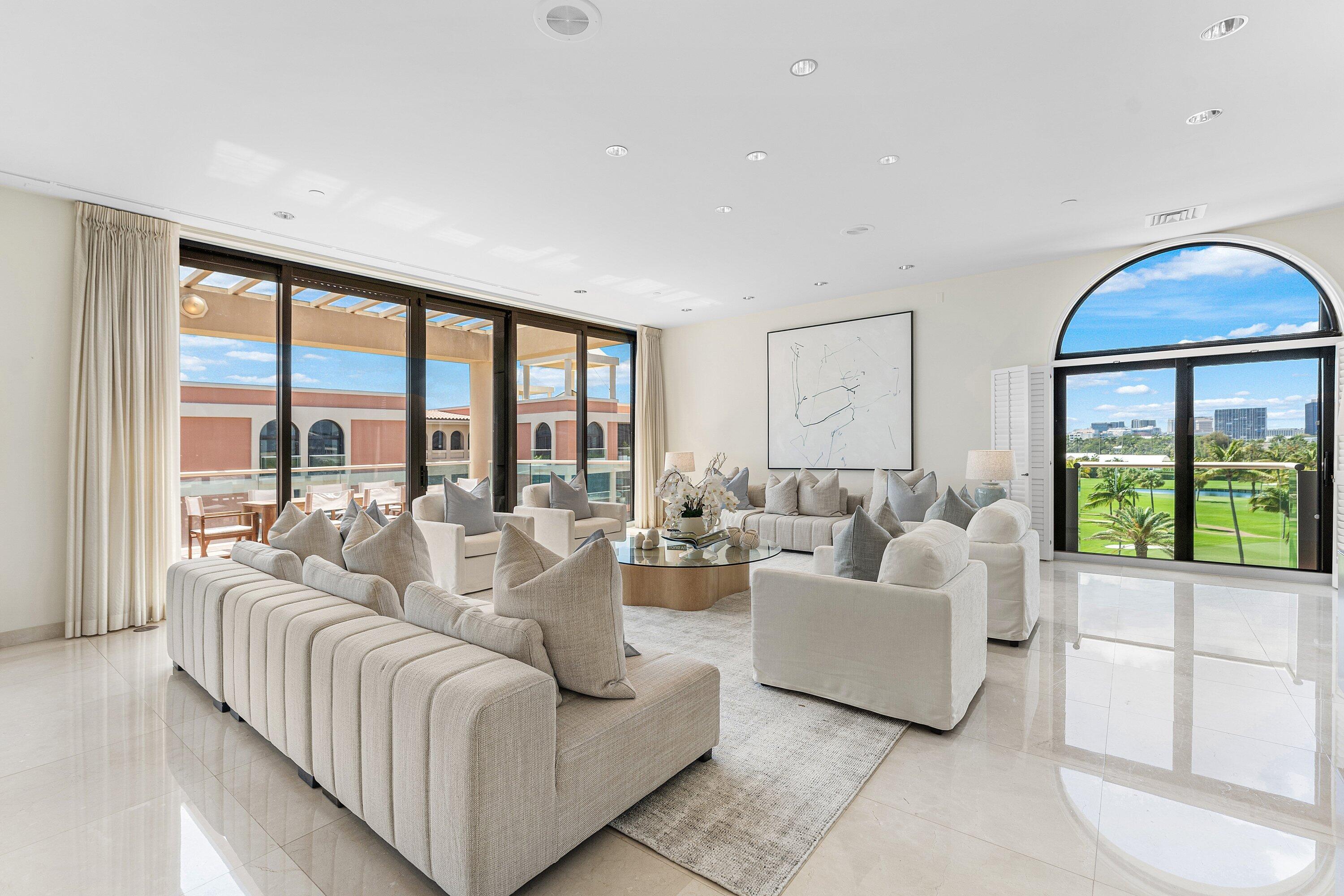 2 N Breakers Row N Ph4