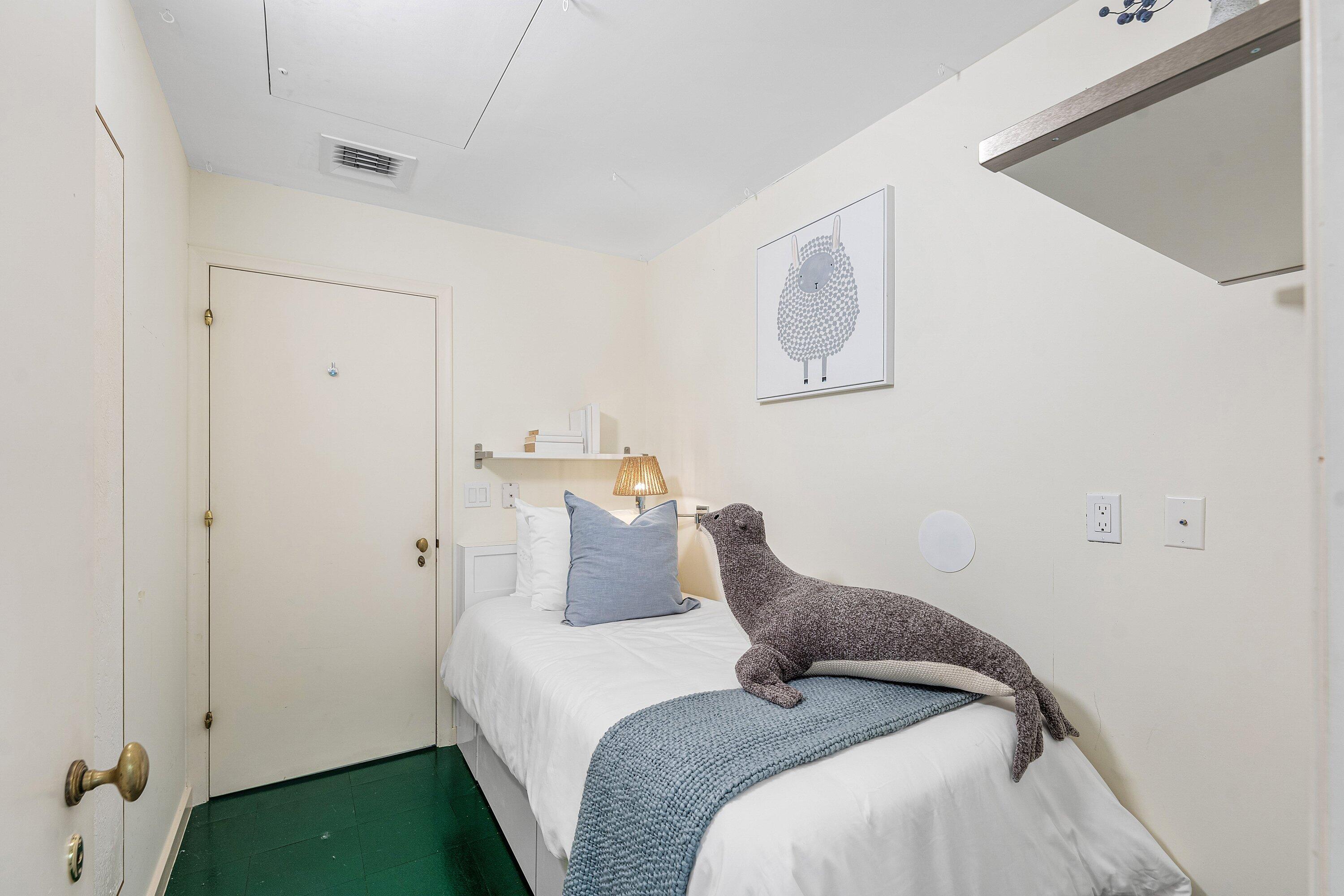 2 N Breakers Row N Ph4