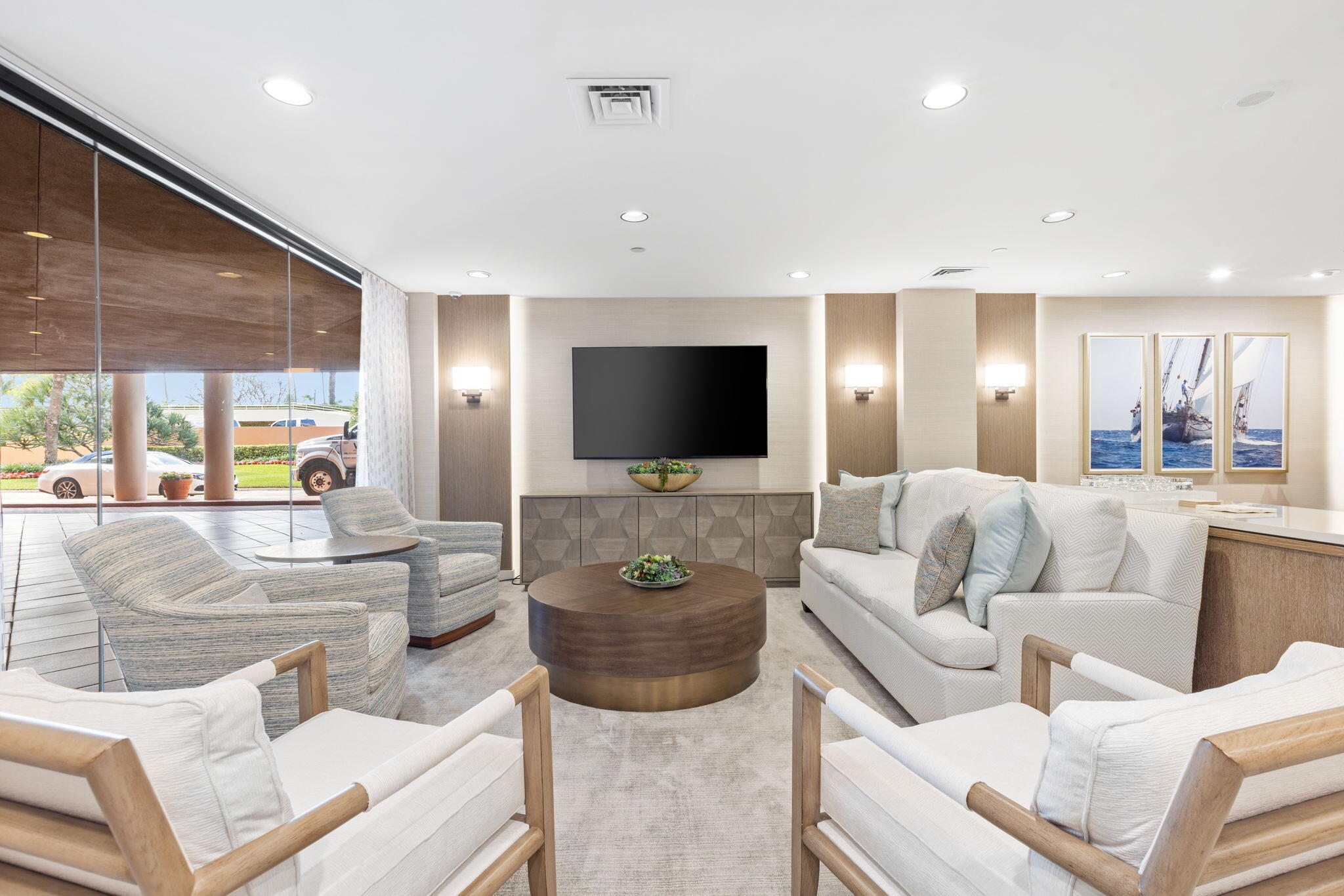 2 N Breakers Row N Ph4