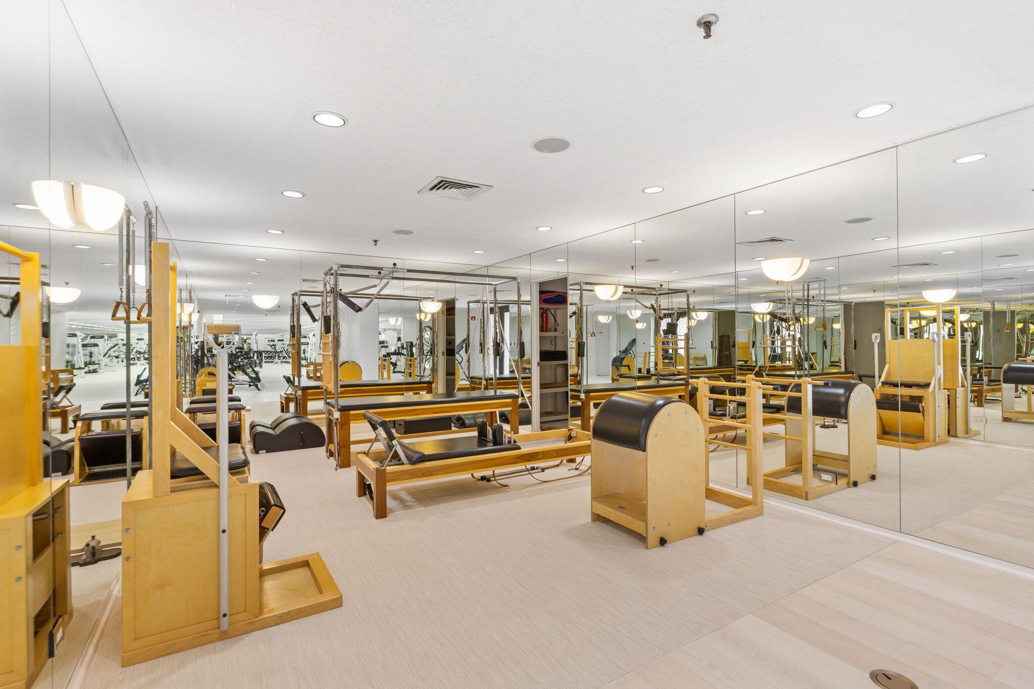 2 N Breakers Row N Ph4