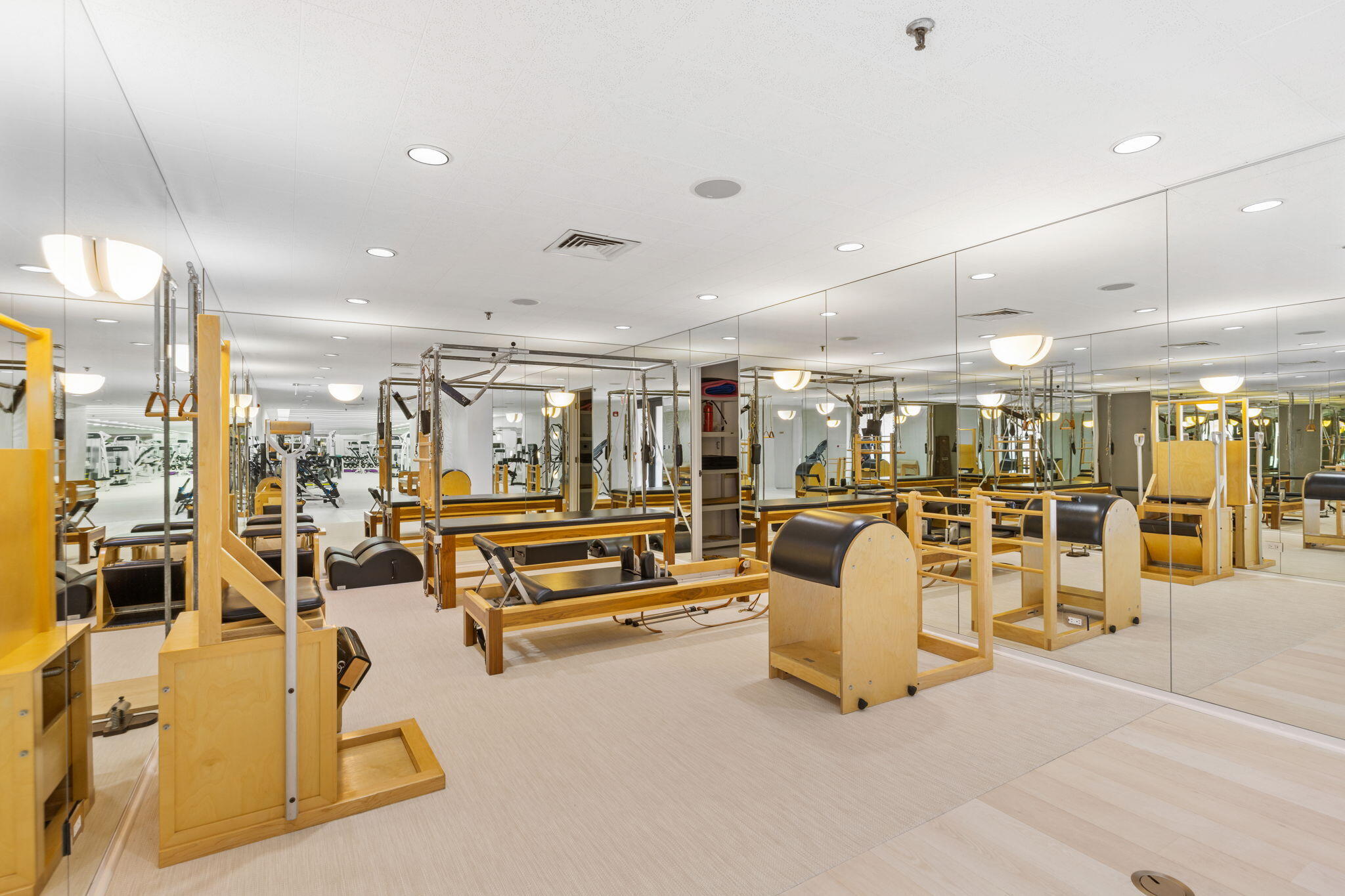 2 N Breakers Row N Ph4