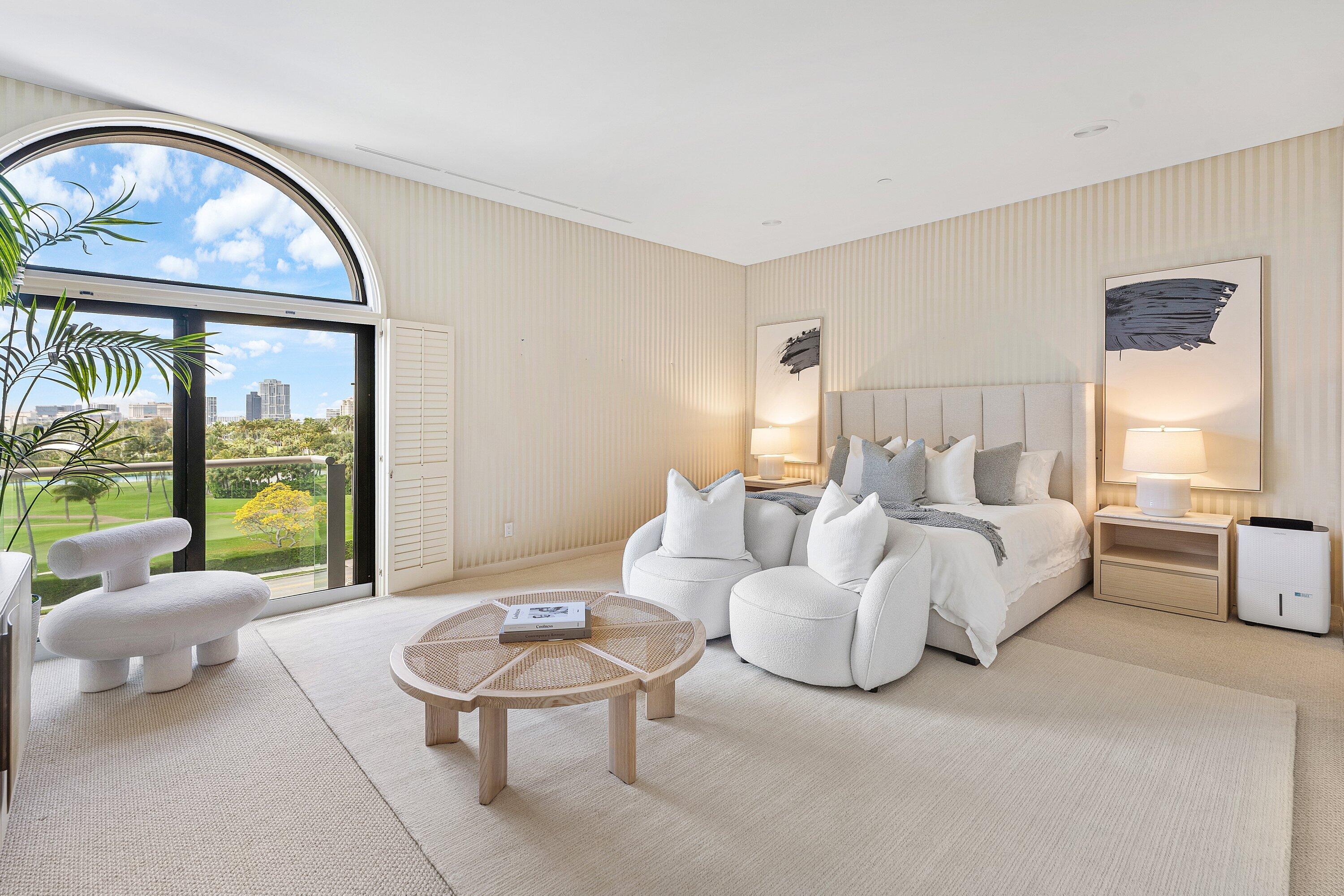 2 N Breakers Row N Ph4