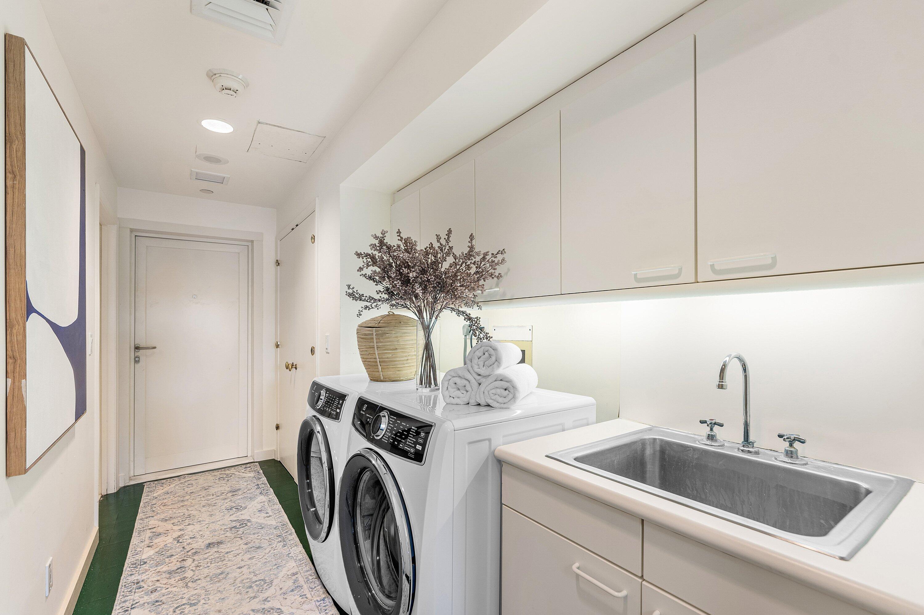 2 N Breakers Row N Ph4