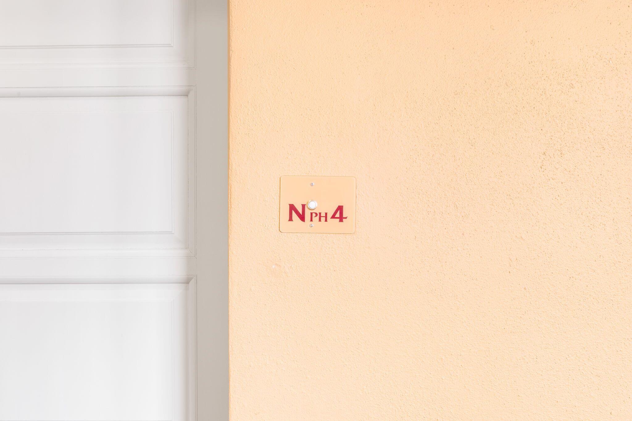 2 N Breakers Row N Ph4