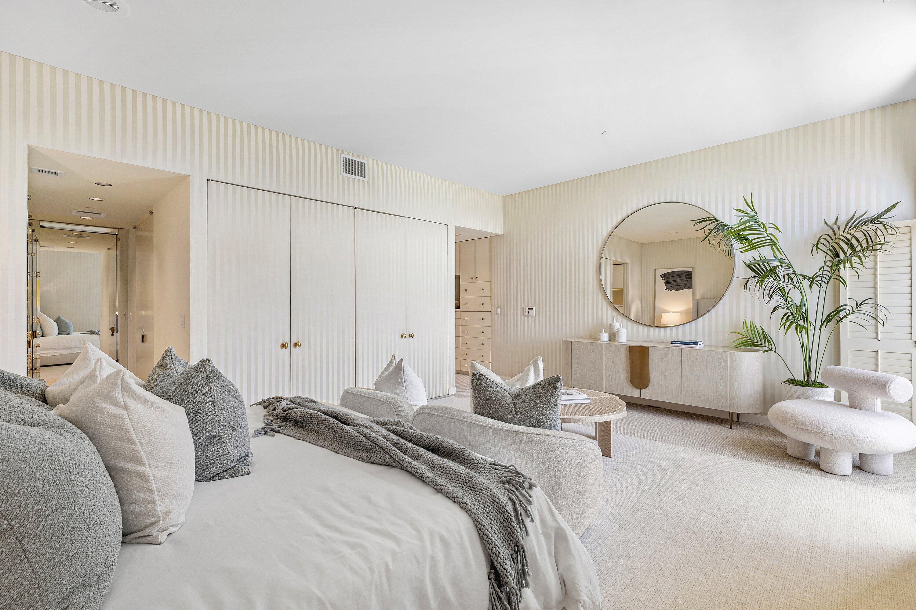 2 N Breakers Row N Ph4