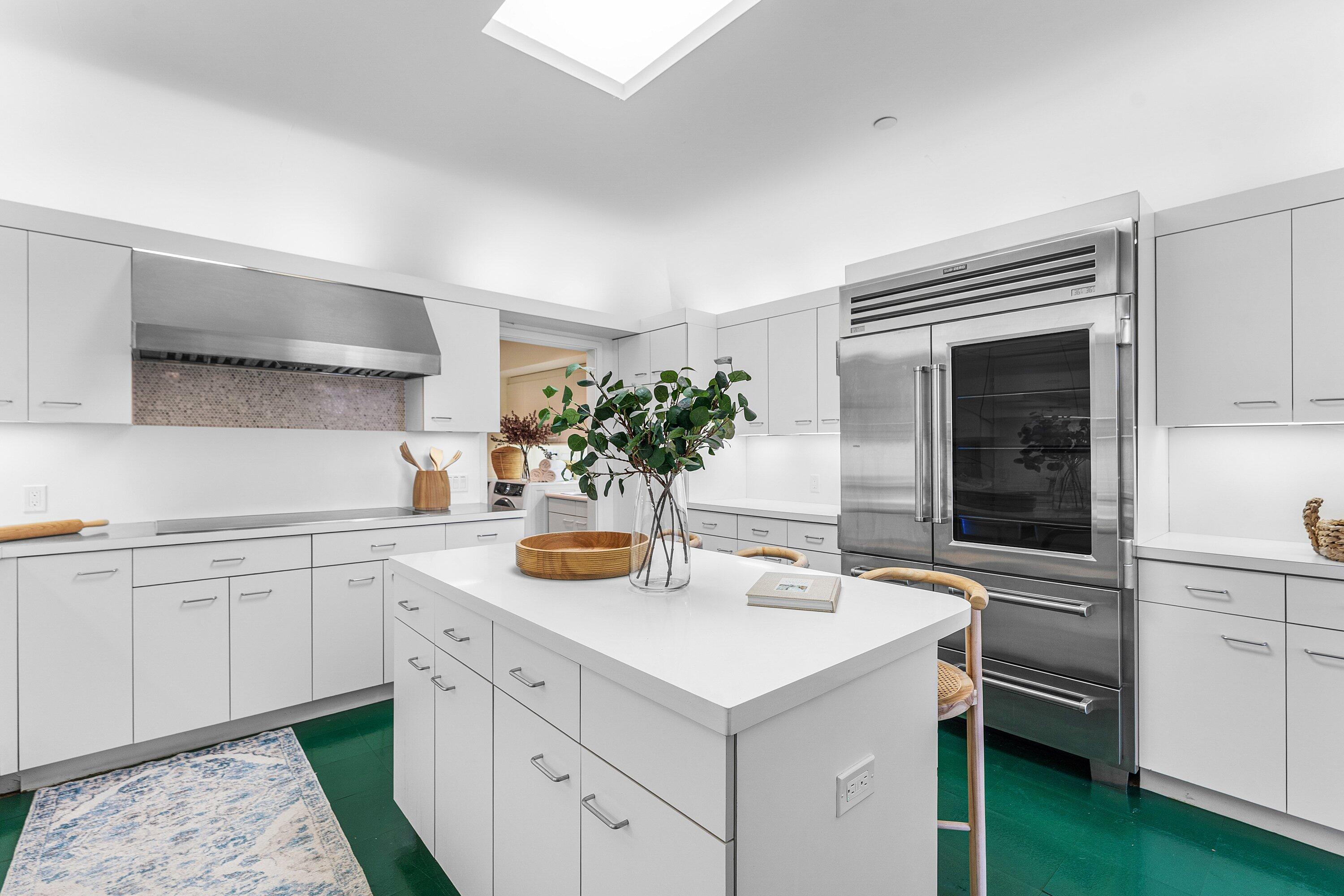 2 N Breakers Row N Ph4