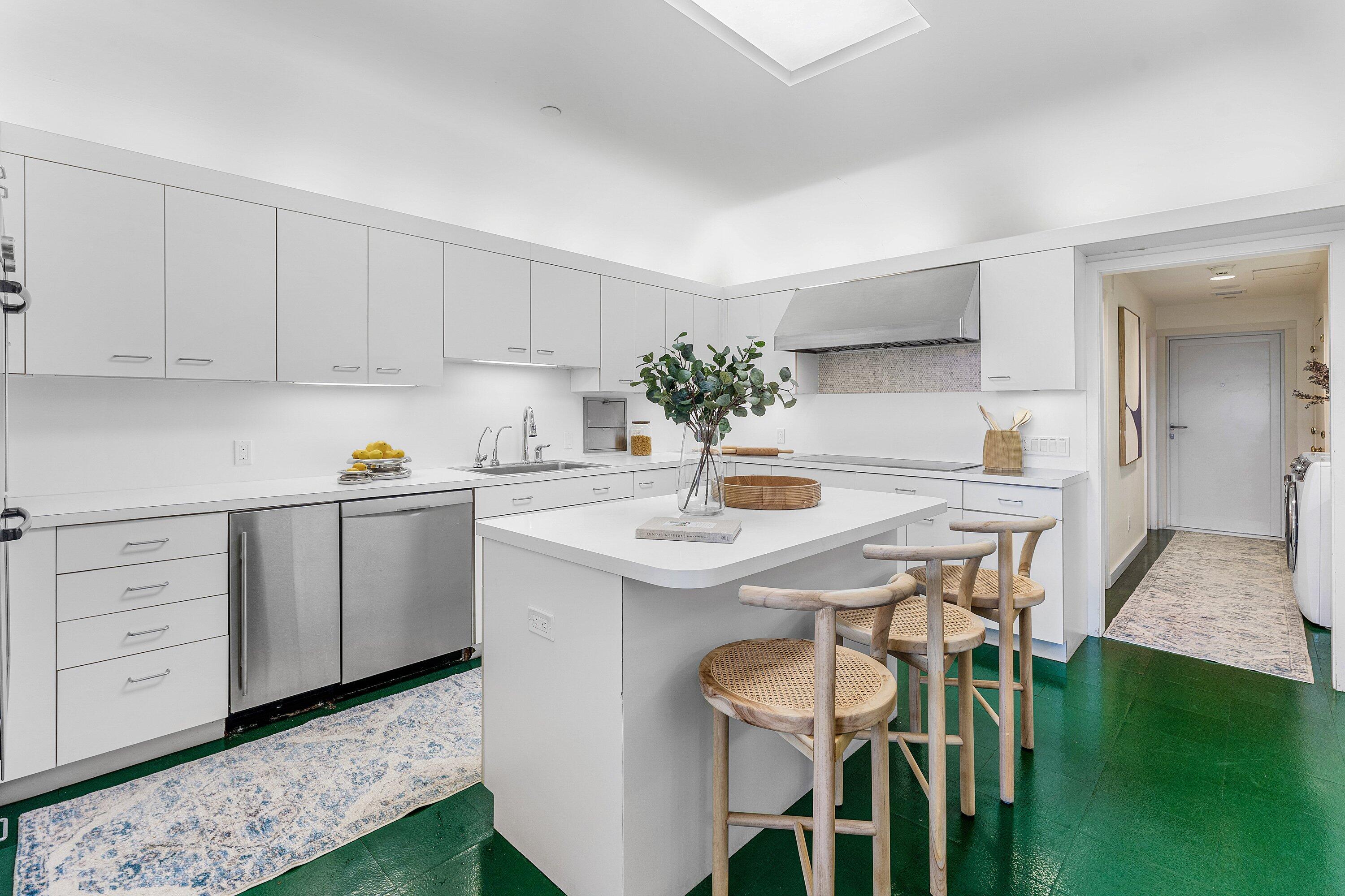 2 N Breakers Row N Ph4