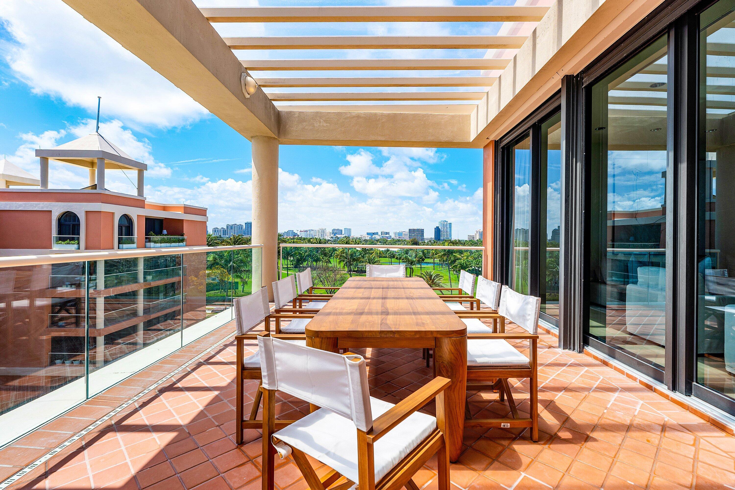 2 N Breakers Row N Ph4