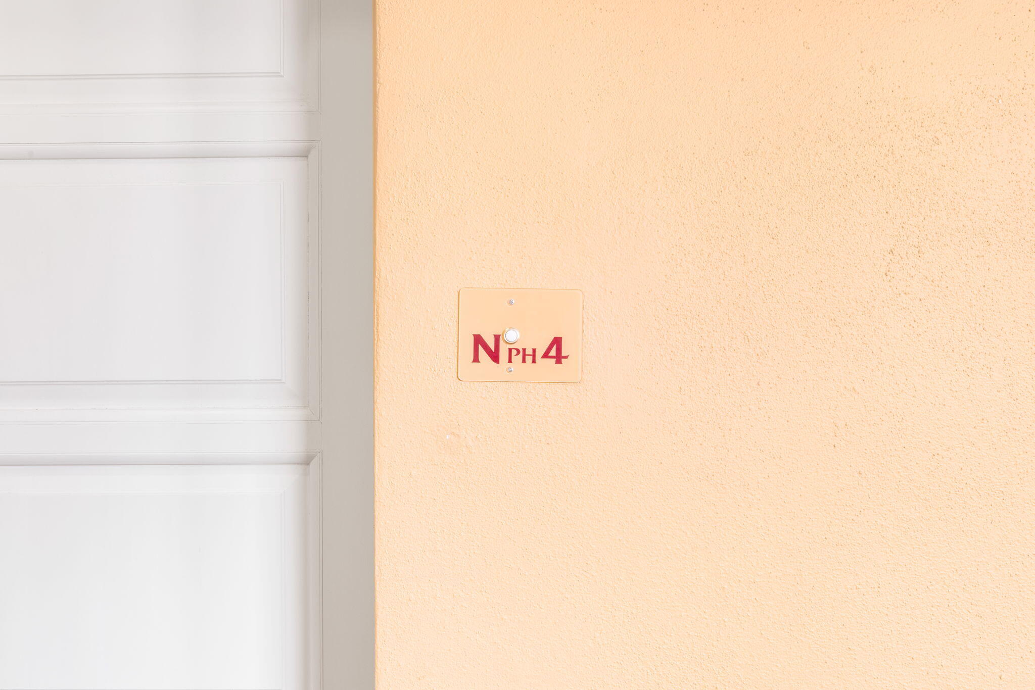 2 N Breakers Row N Ph4