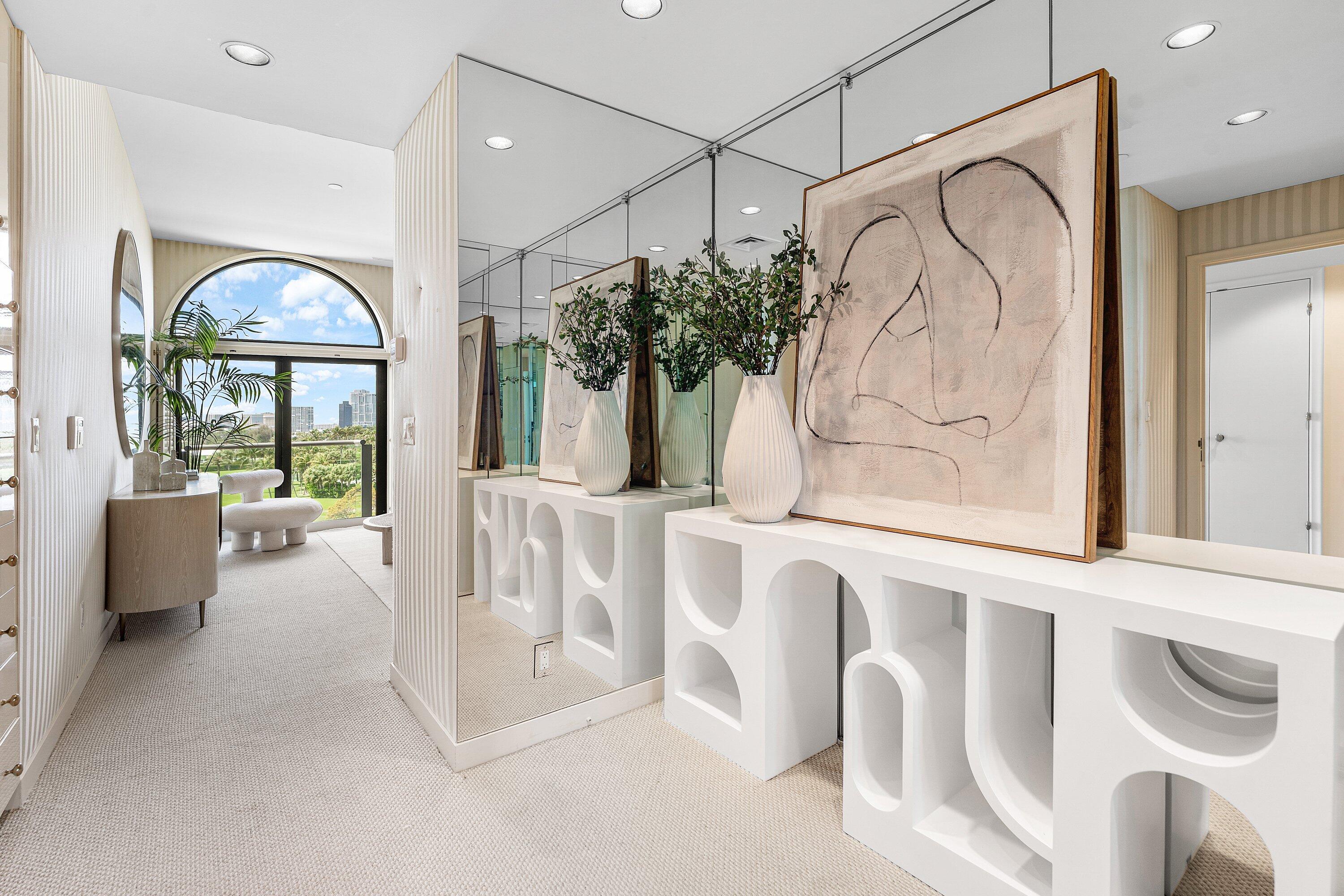 2 N Breakers Row N Ph4