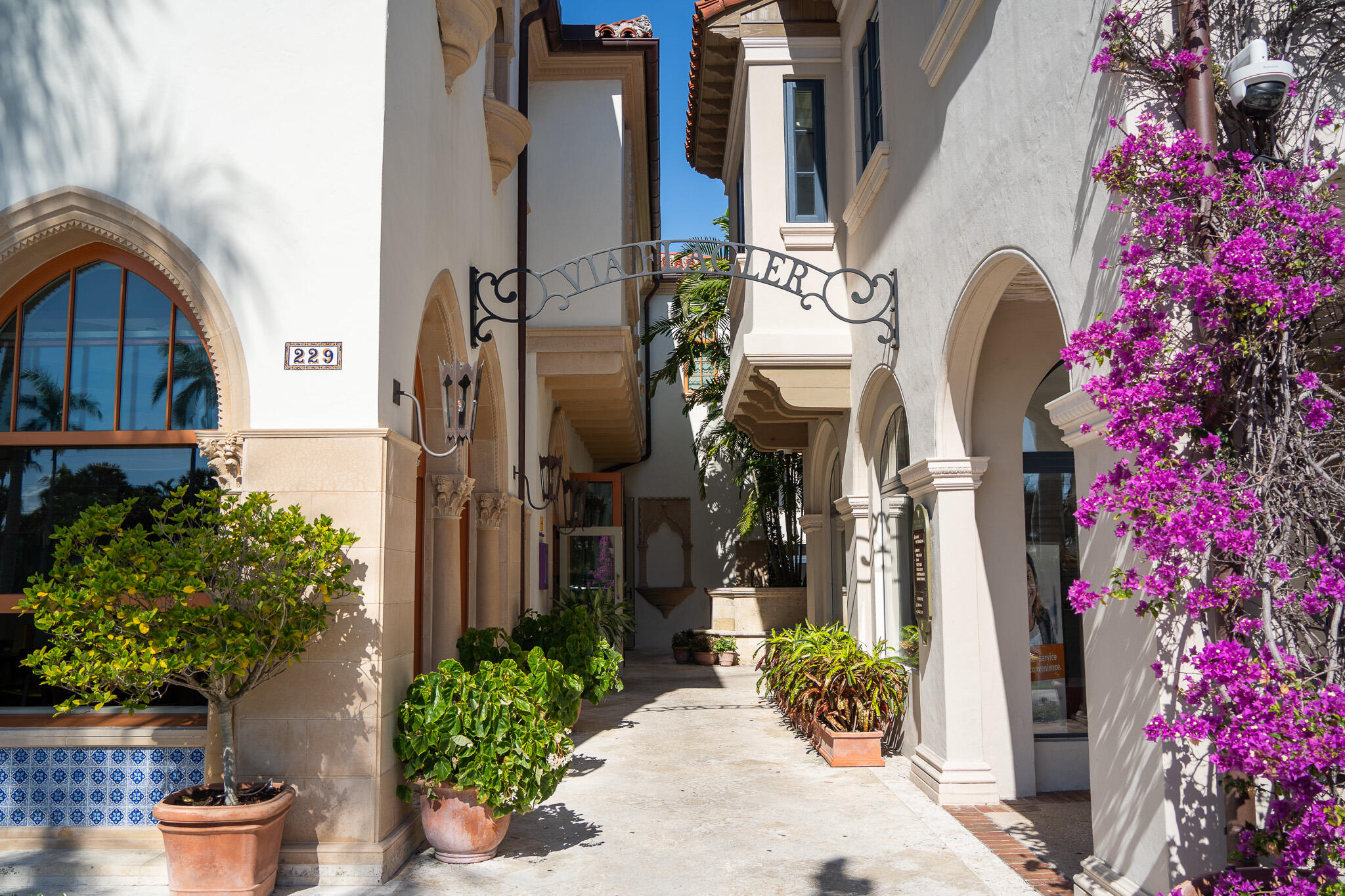 2 N Breakers Row N Ph4