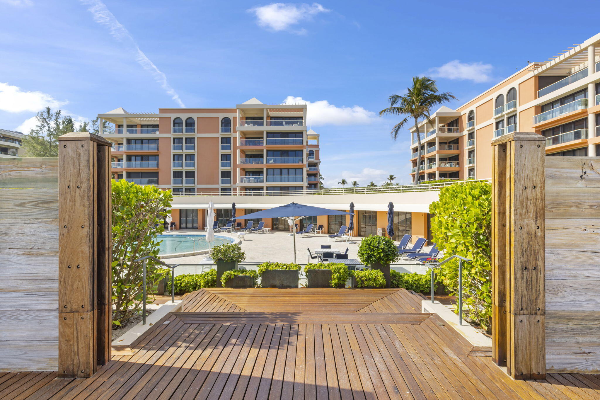 2 N Breakers Row N Ph4