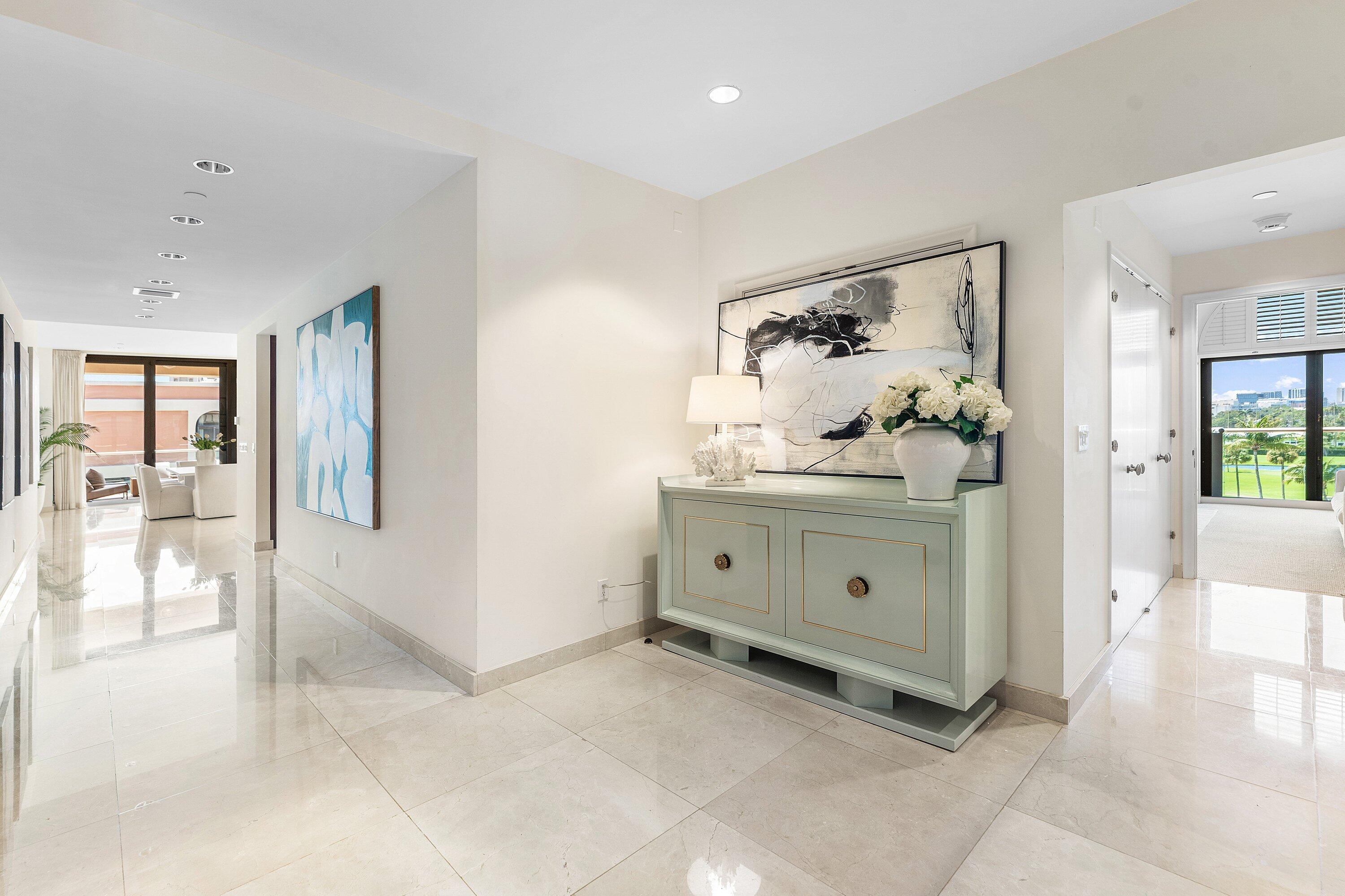 2 N Breakers Row N Ph4