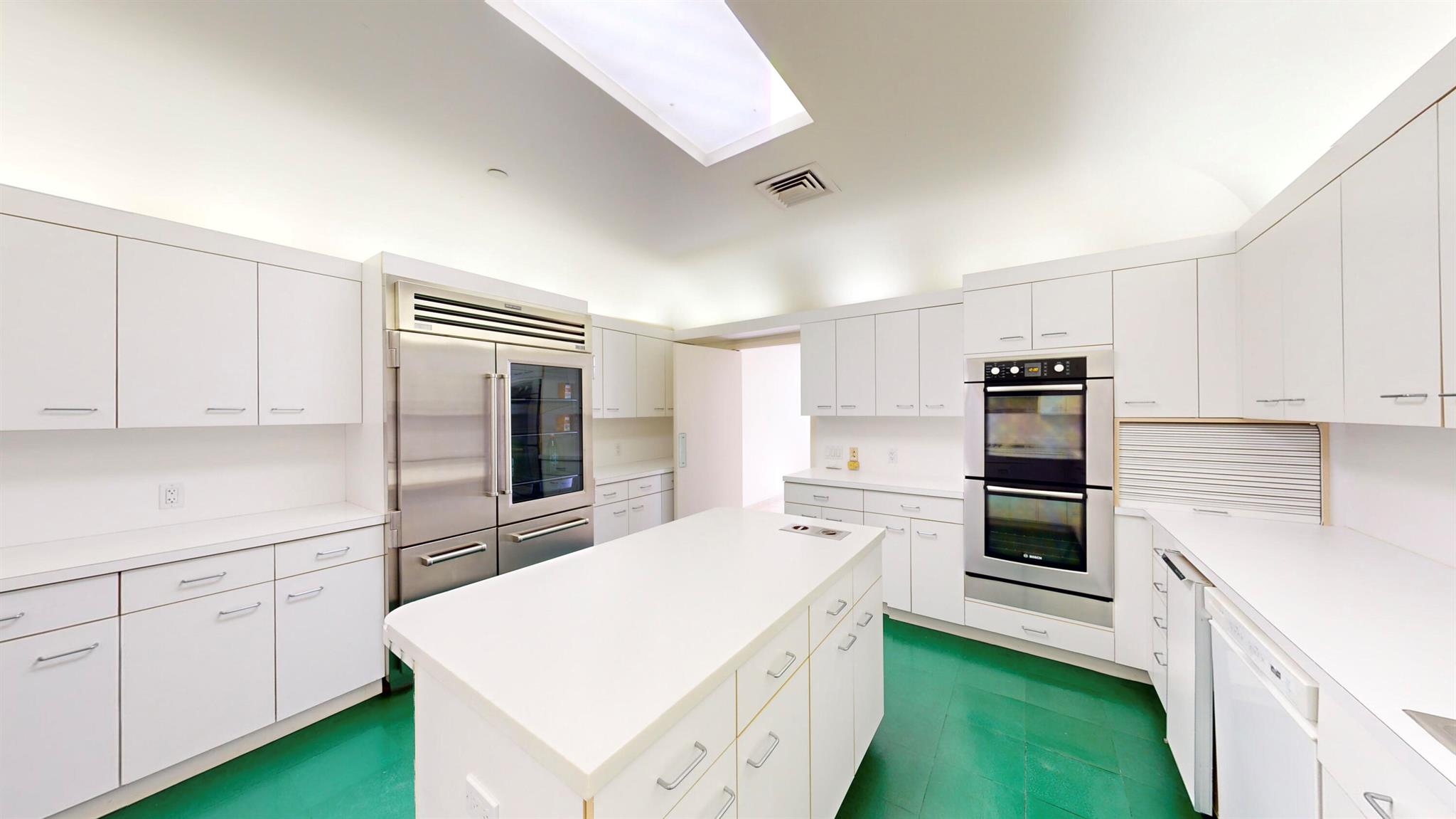 2 N Breakers Row N Ph4