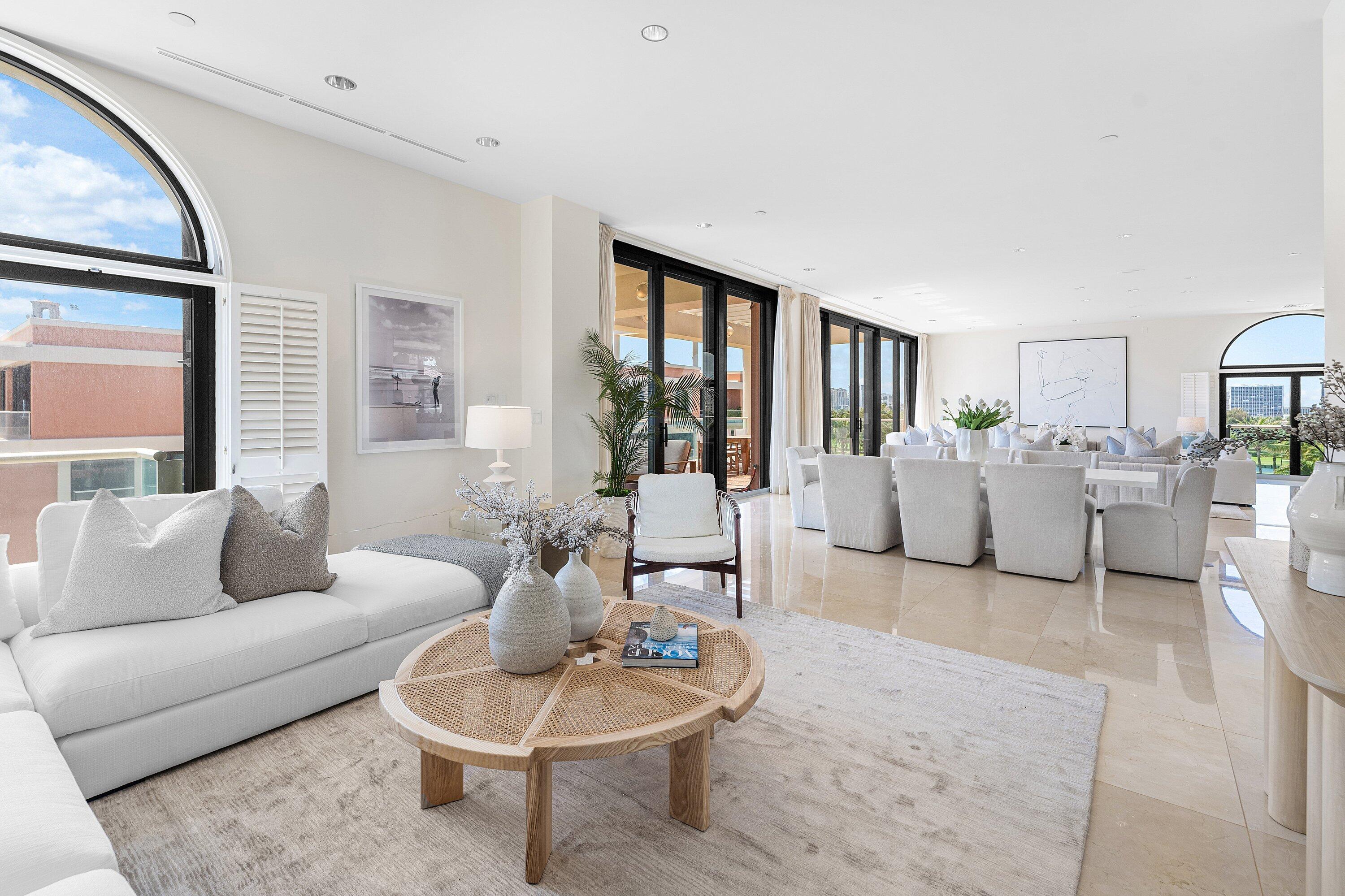 2 N Breakers Row N Ph4