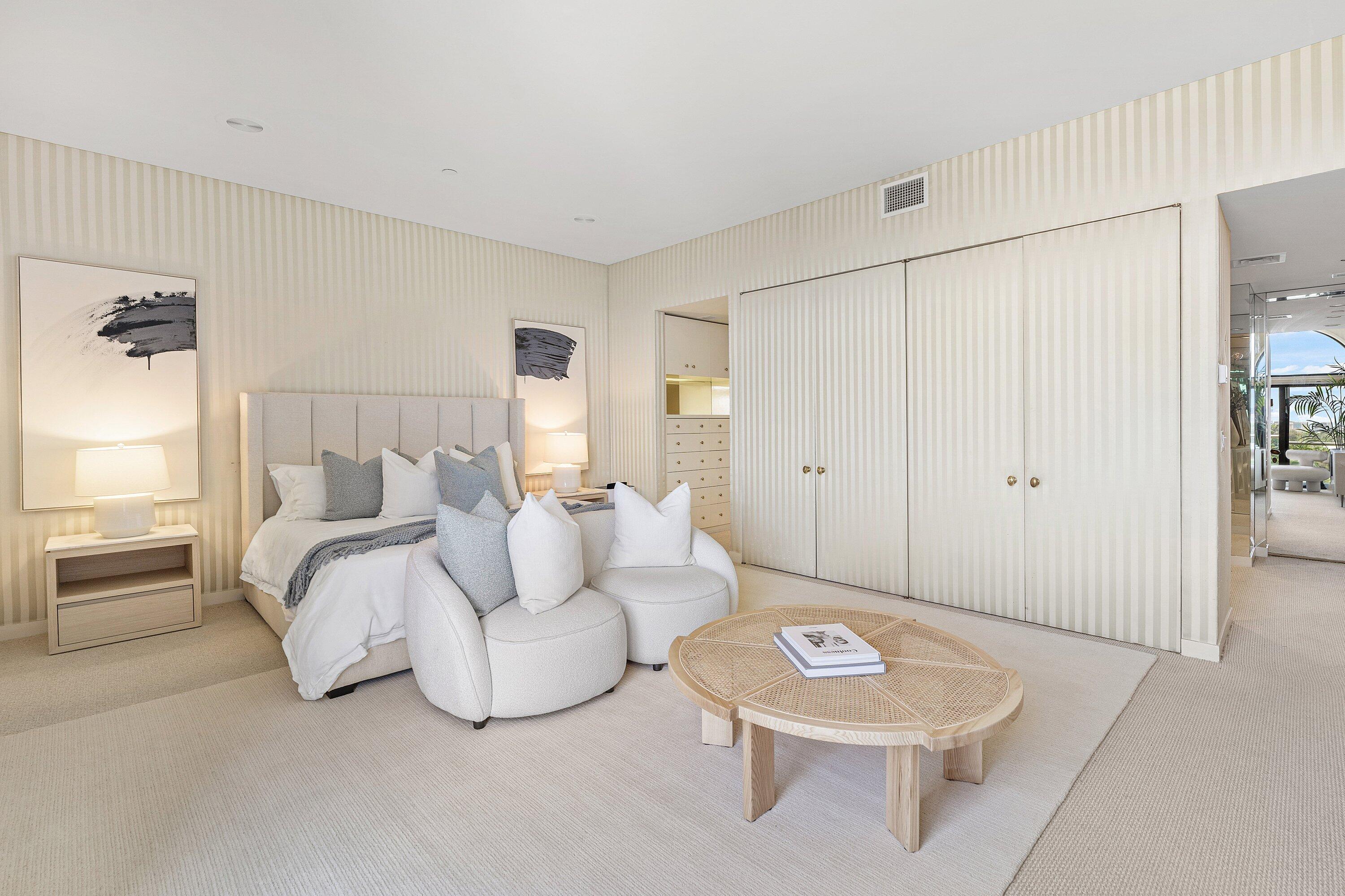 2 N Breakers Row N Ph4