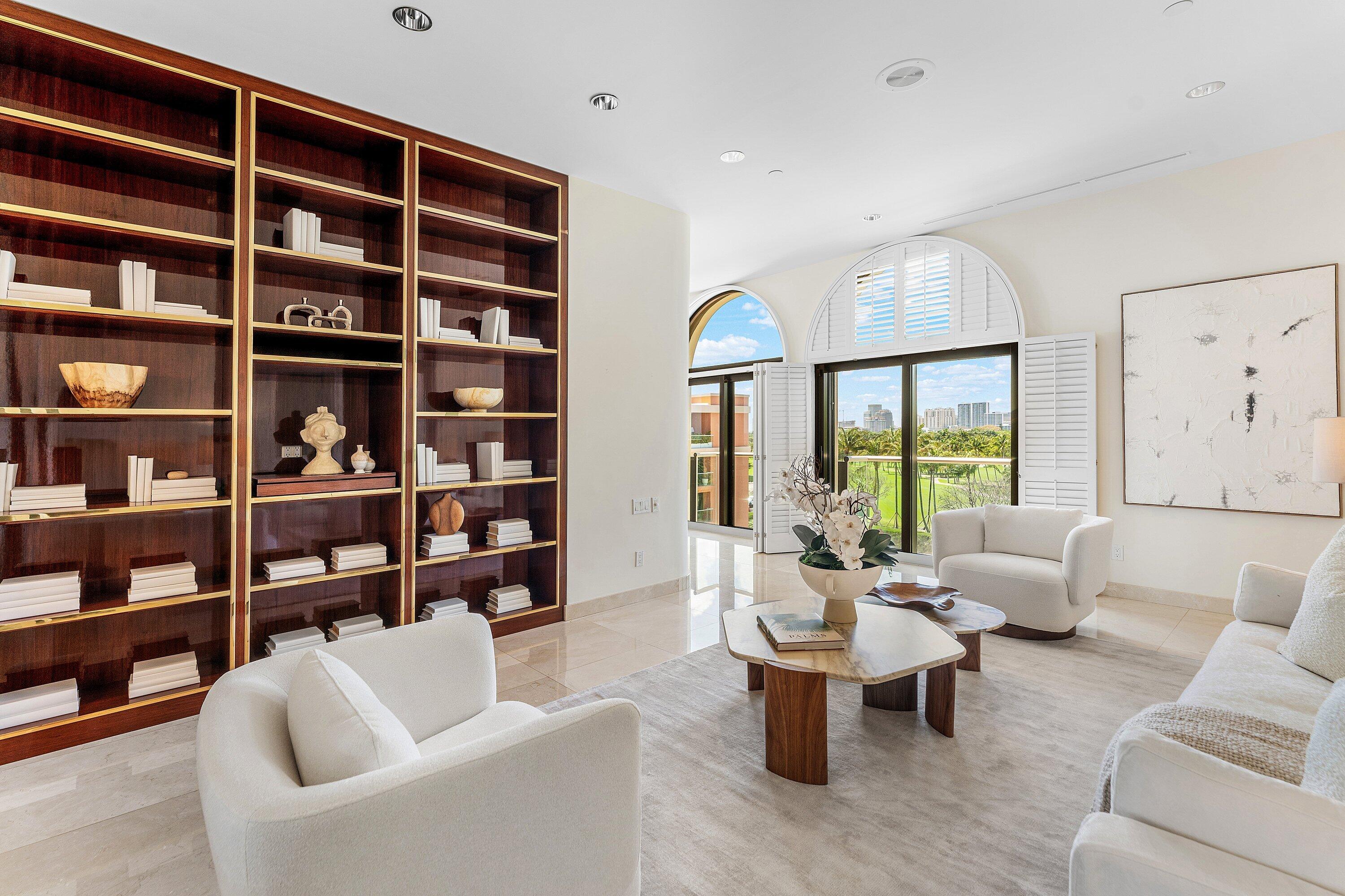 2 N Breakers Row N Ph4