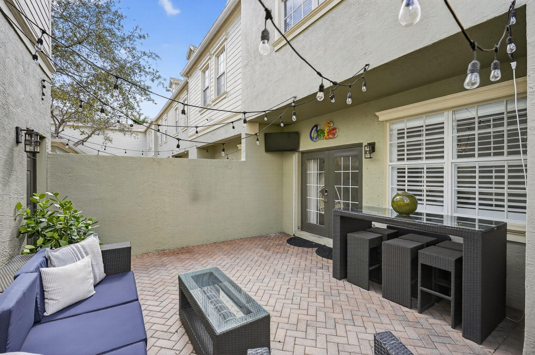 203 E Thatch Palm Circle