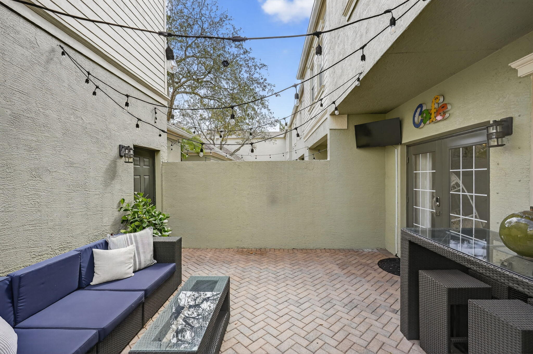 203 E Thatch Palm Circle