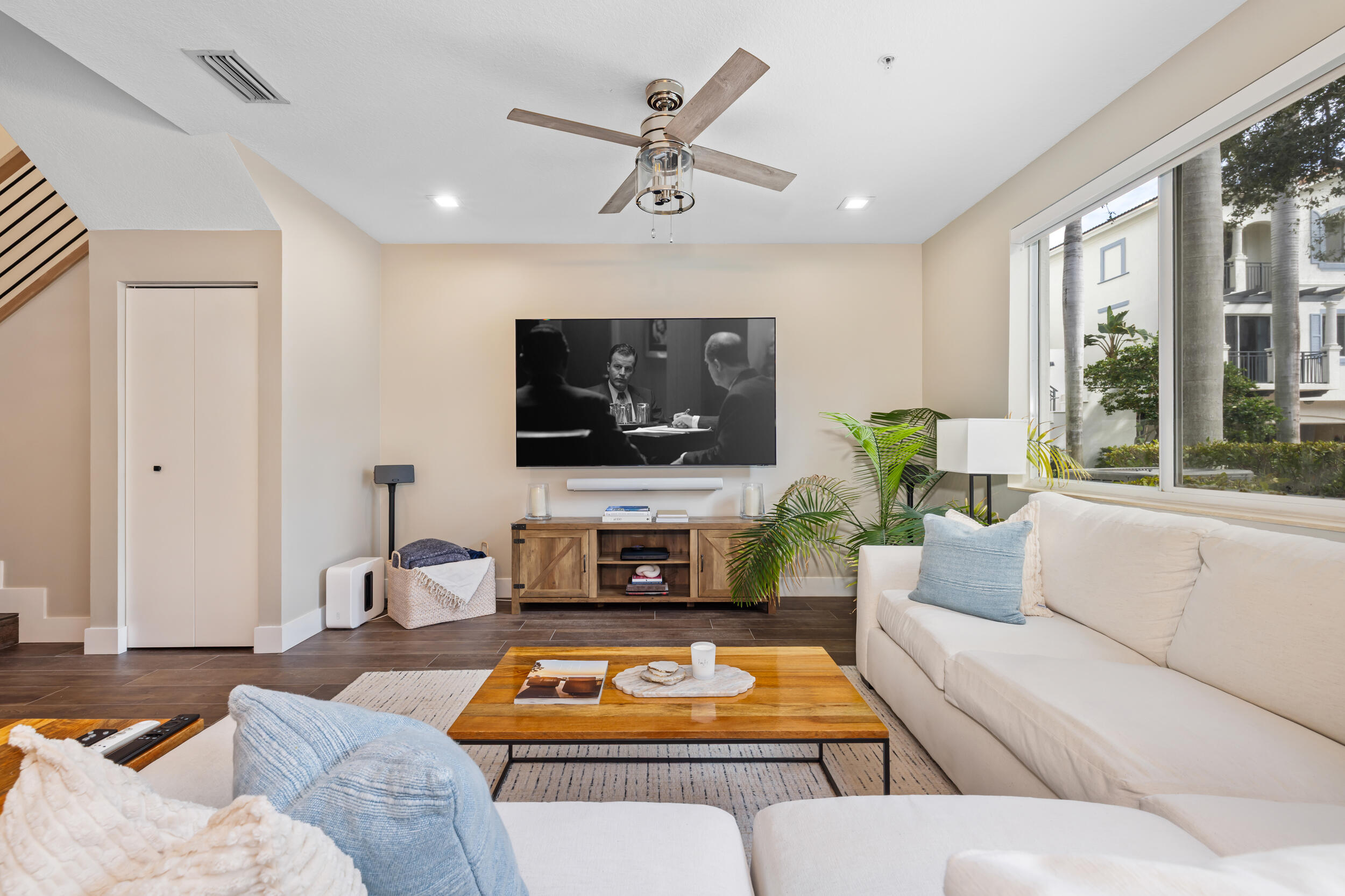 3041 Waterside Circle