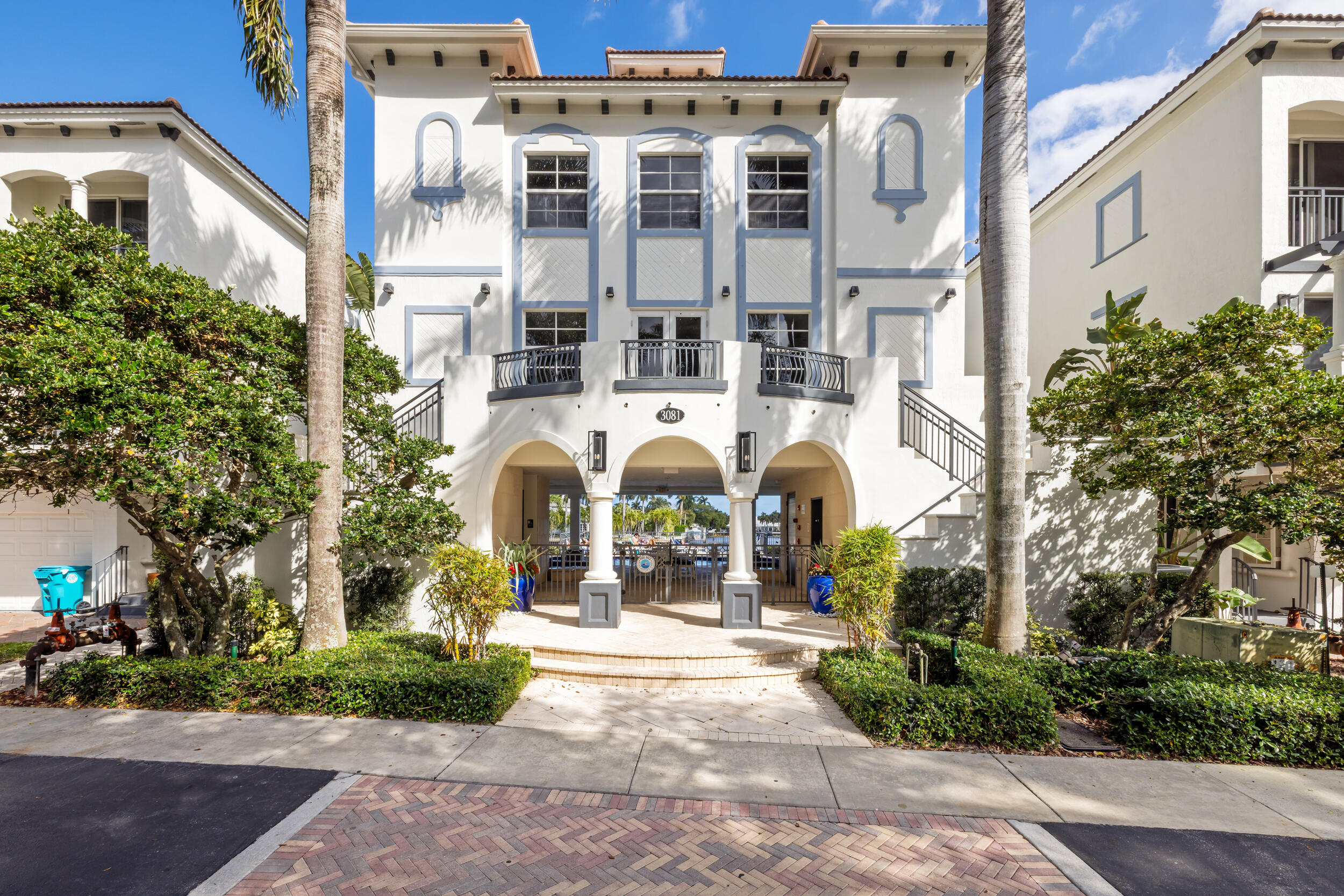 3041 Waterside Circle