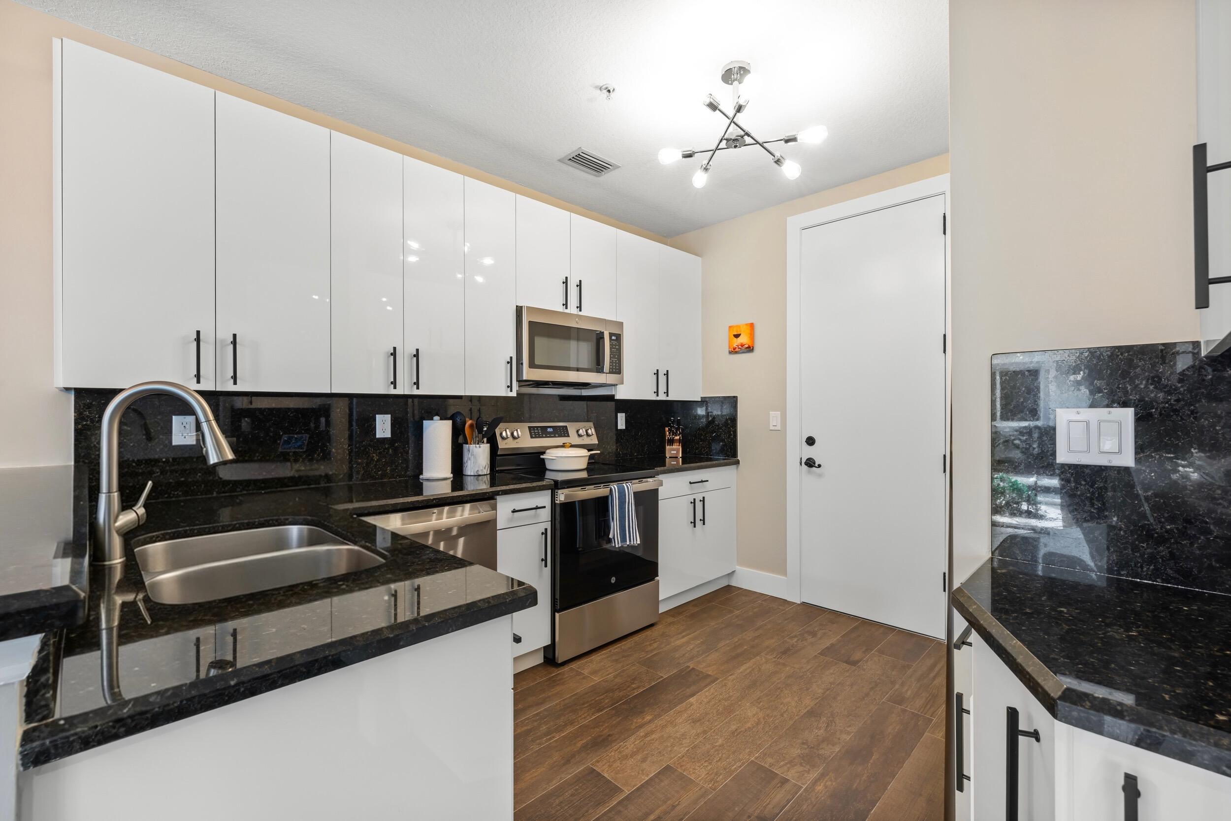 3041 Waterside Circle