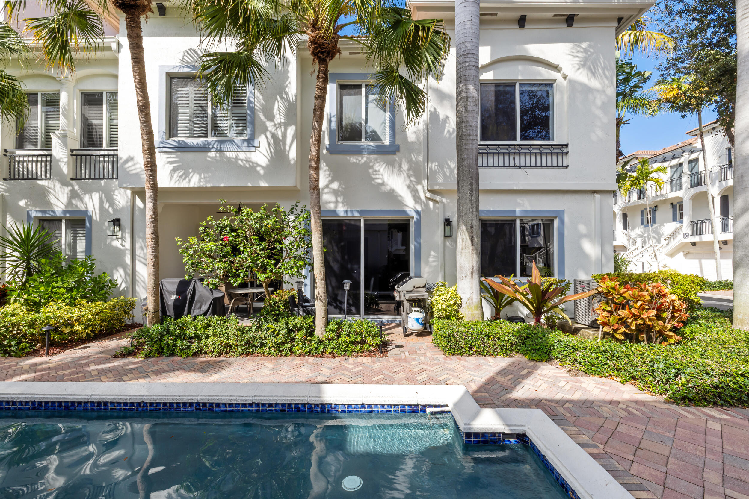 3041 Waterside Circle