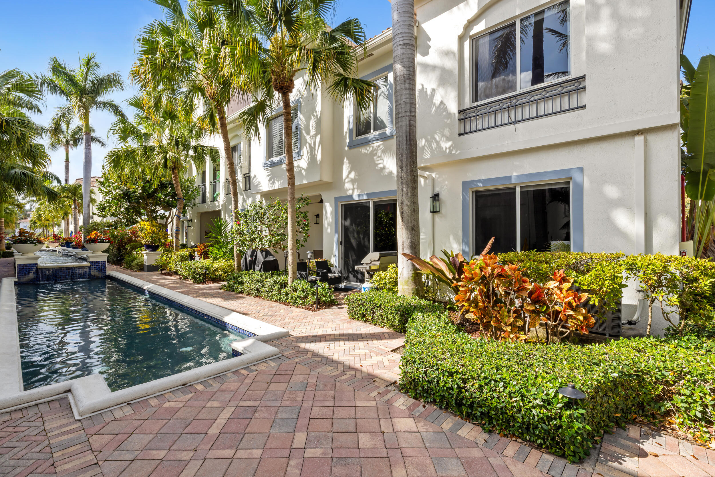 3041 Waterside Circle