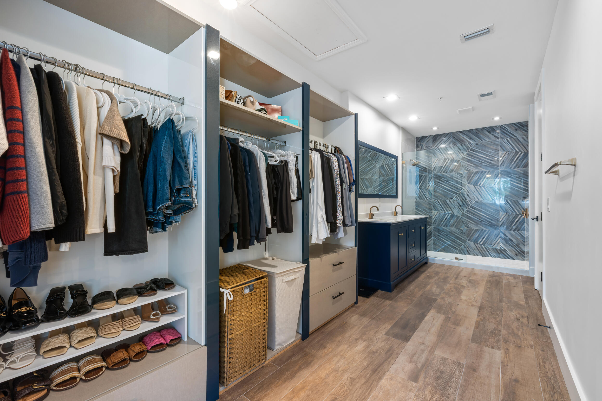 3041 Waterside Circle