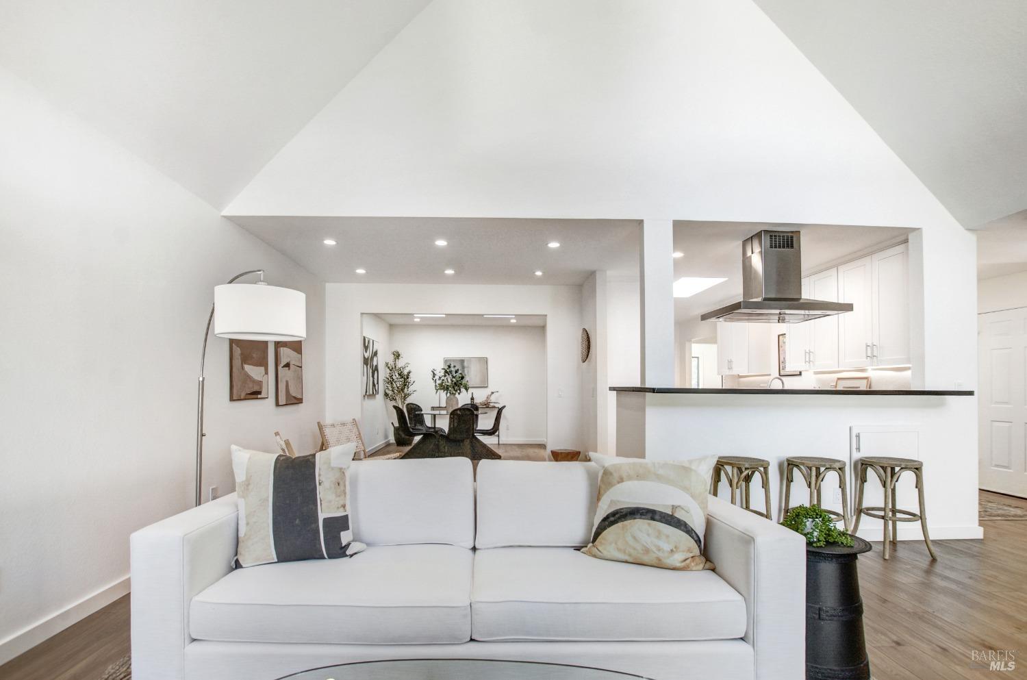 1317 Avenida Sebastiani