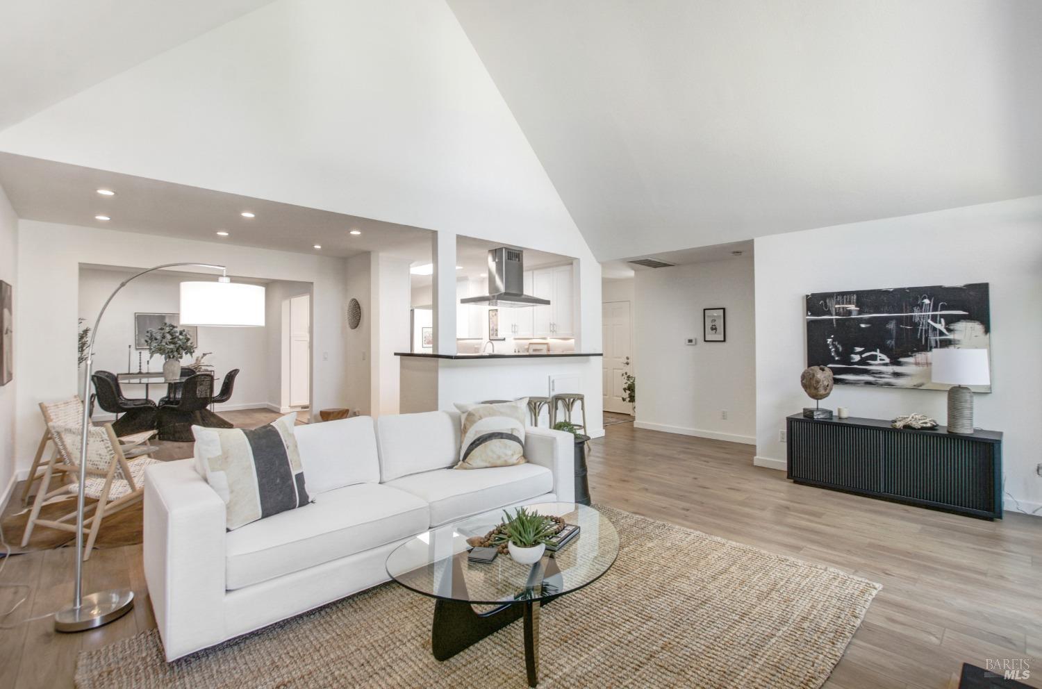 1317 Avenida Sebastiani